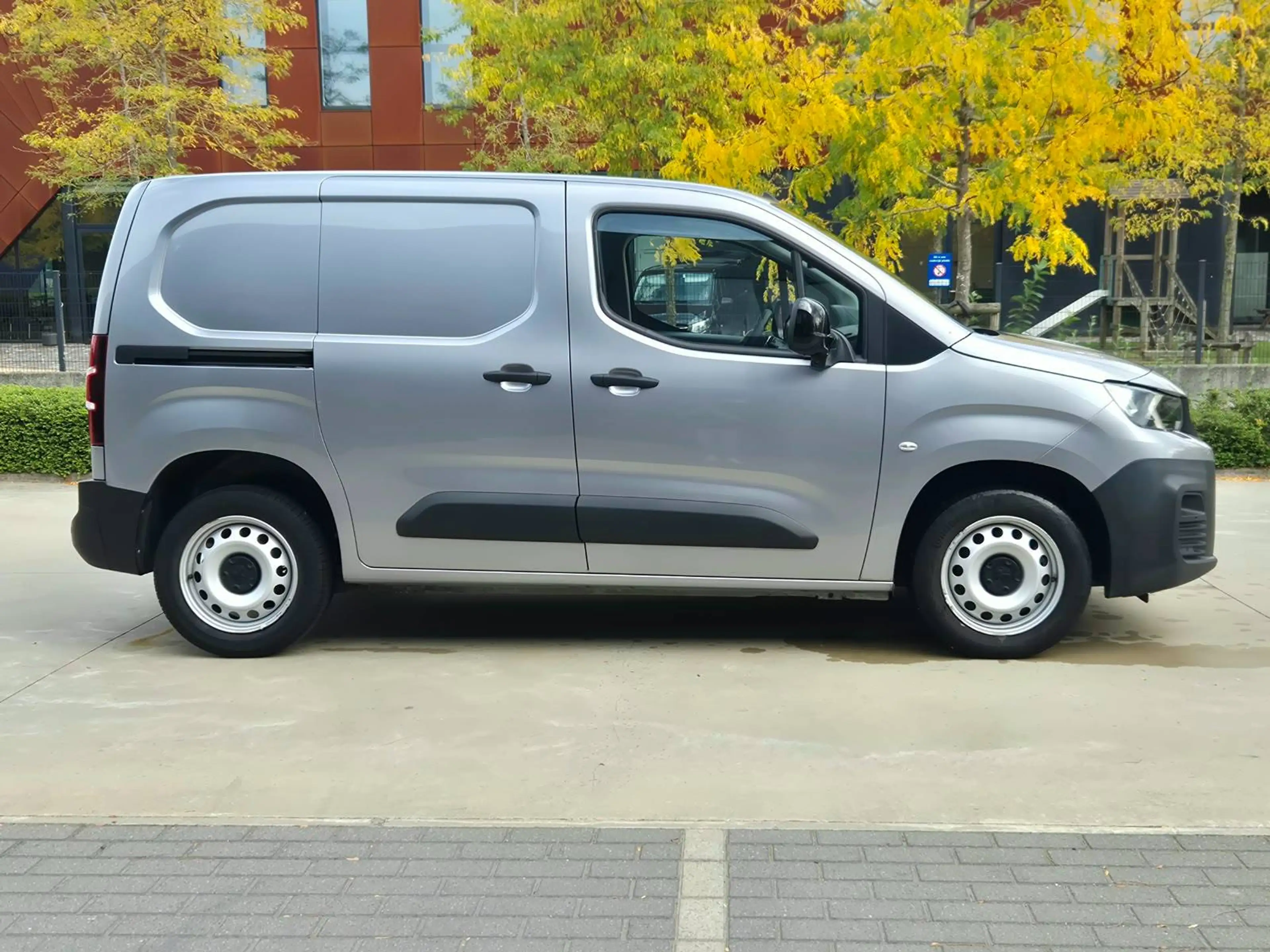 Peugeot Partner Heavy 1.5 BlueHDi 130 EAT8 Premium (€14041+BTW) — photo 4