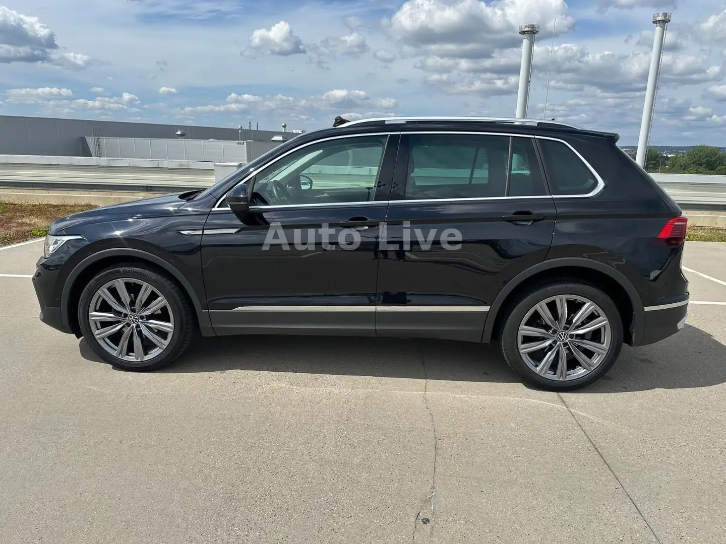 Volkswagen Tiguan 2.0 TDI*DSG*VIRT*PANO*MATRIX*360*NAVI*AHK Schwarz - 2