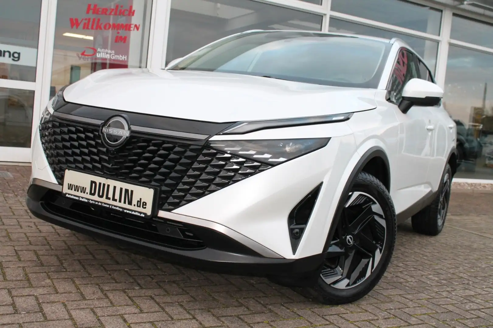 Nissan Qashqai 1.3 DIG-T N-Connecta AT Ganzjahresreifen Weiß - 1