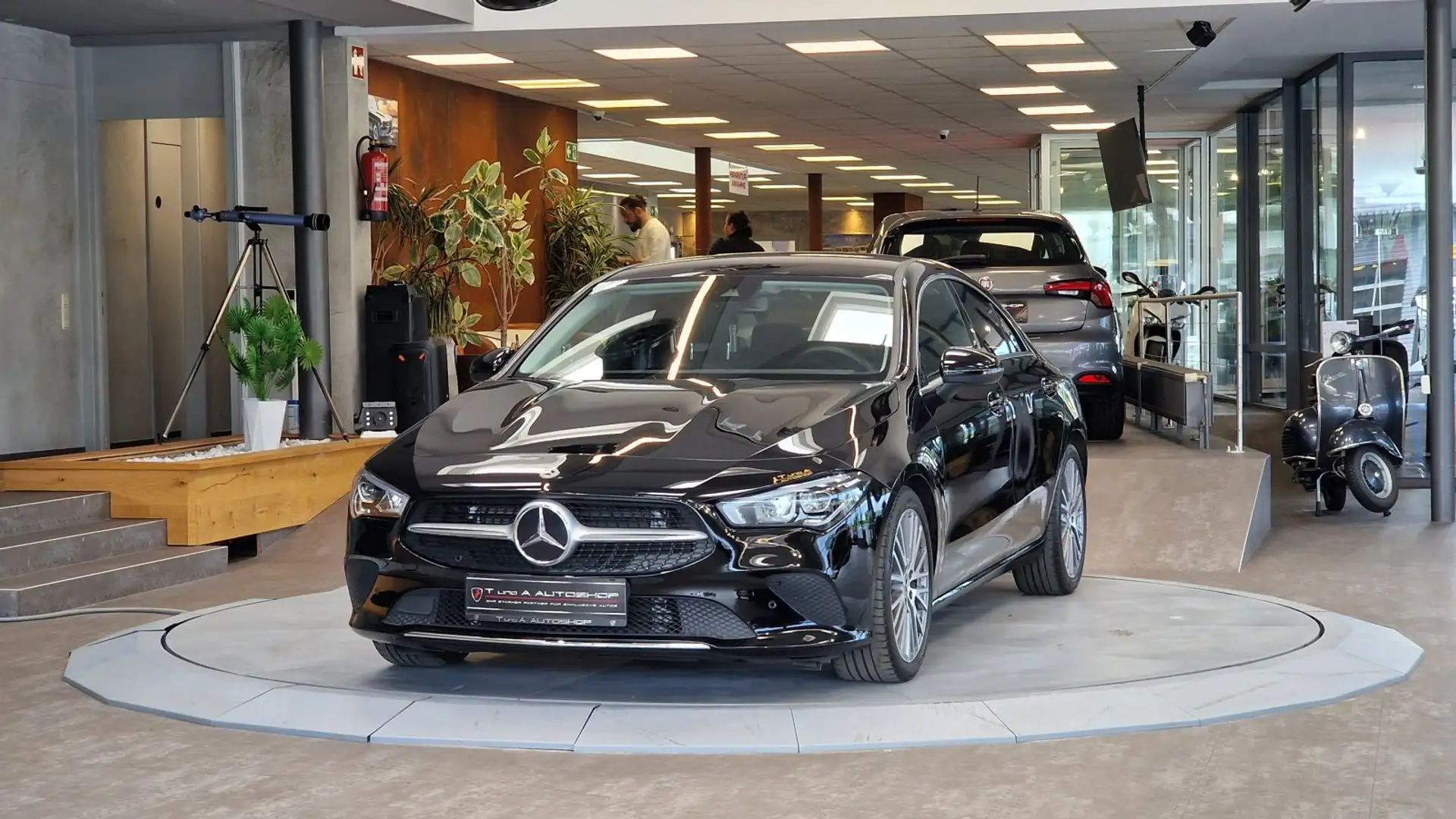 Mercedes-Benz CLA 200 d Aut. *Navi*Leder*LED*18Zoll* Schwarz - 2
