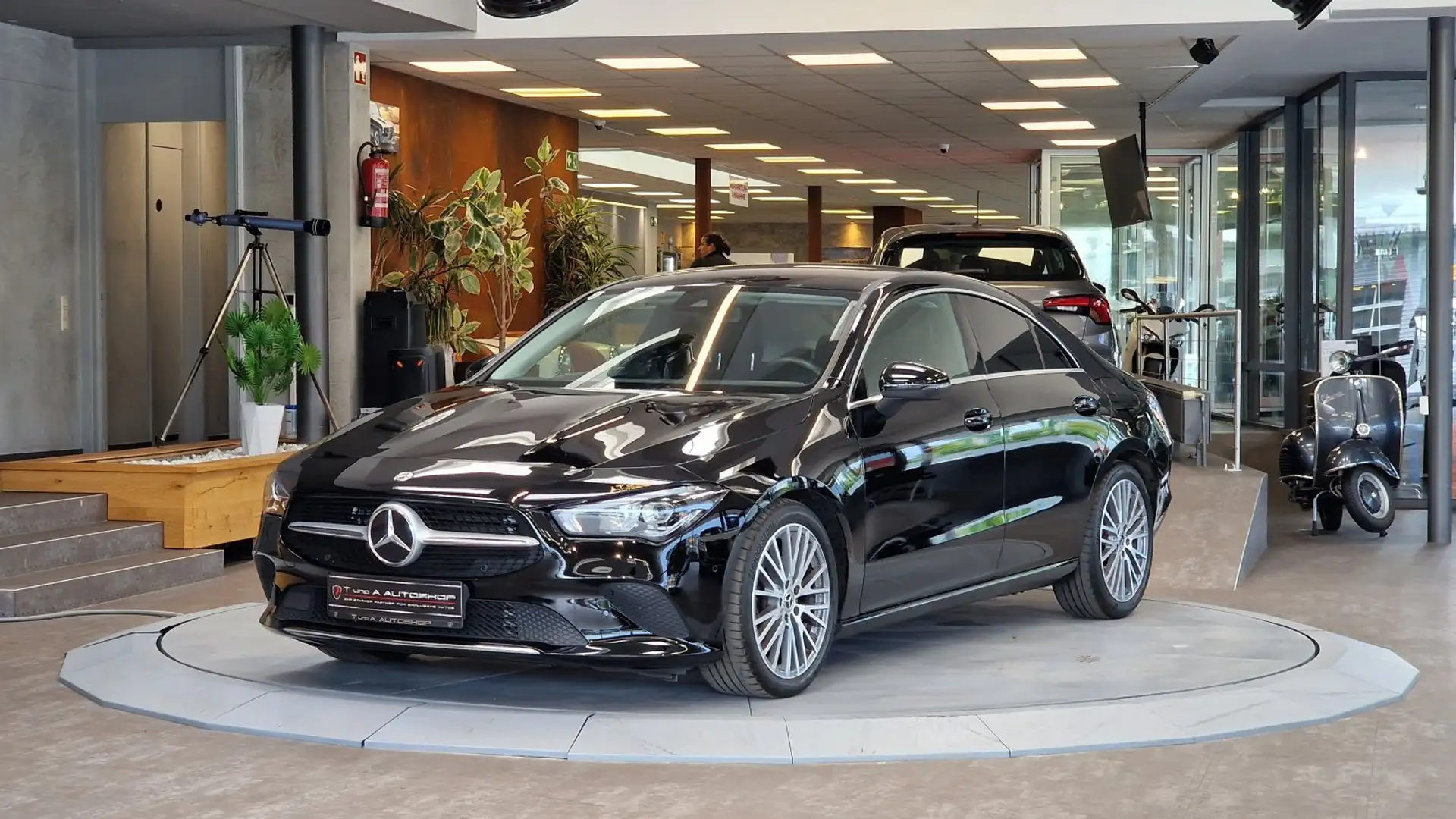 Mercedes-Benz CLA 200 d Aut. *Navi*Leder*LED*18Zoll* Schwarz - 1