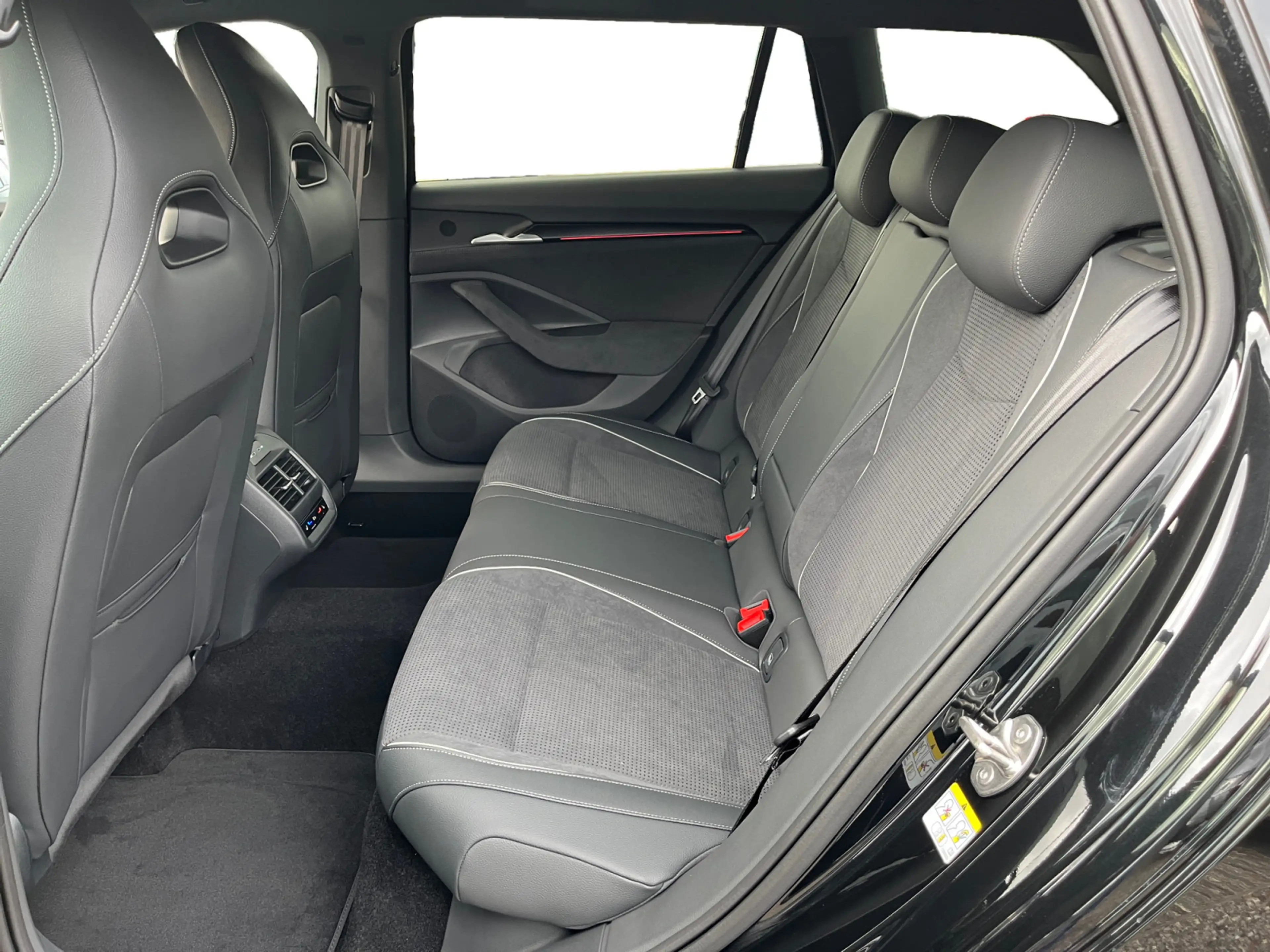 Skoda Superb Combi Sportline 1,5 TSI iV pACC HuD AHK — photo 11