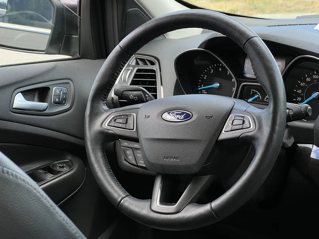 Ford Escape снимка Ford Escape