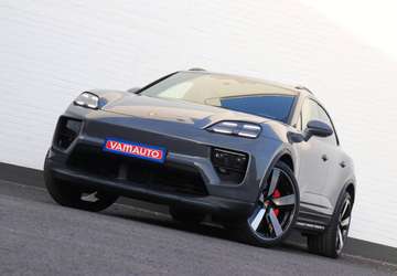 4S 100 kWh - Off Road Design Pack/Bose/Pano/22/Towbar
