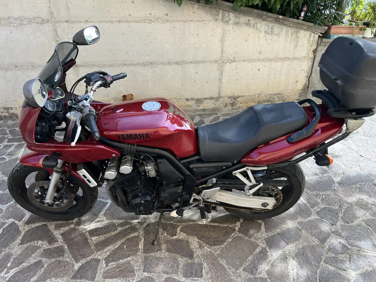 Yamaha FZR 600