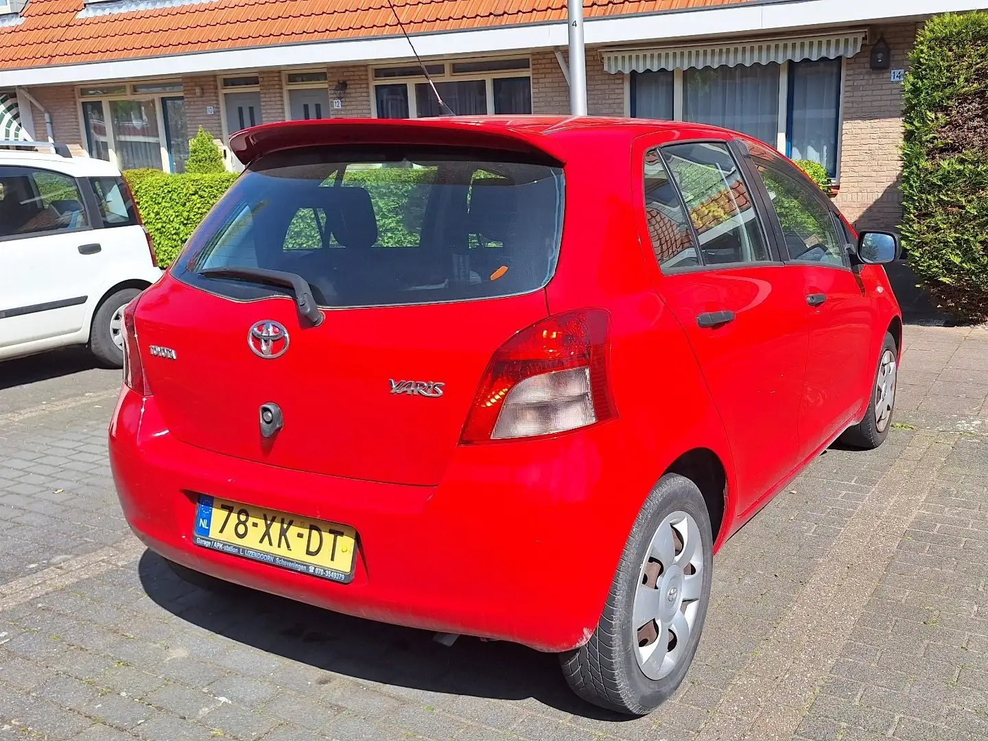 Toyota Yaris 1.3 VVTi Terra Червоний - 2