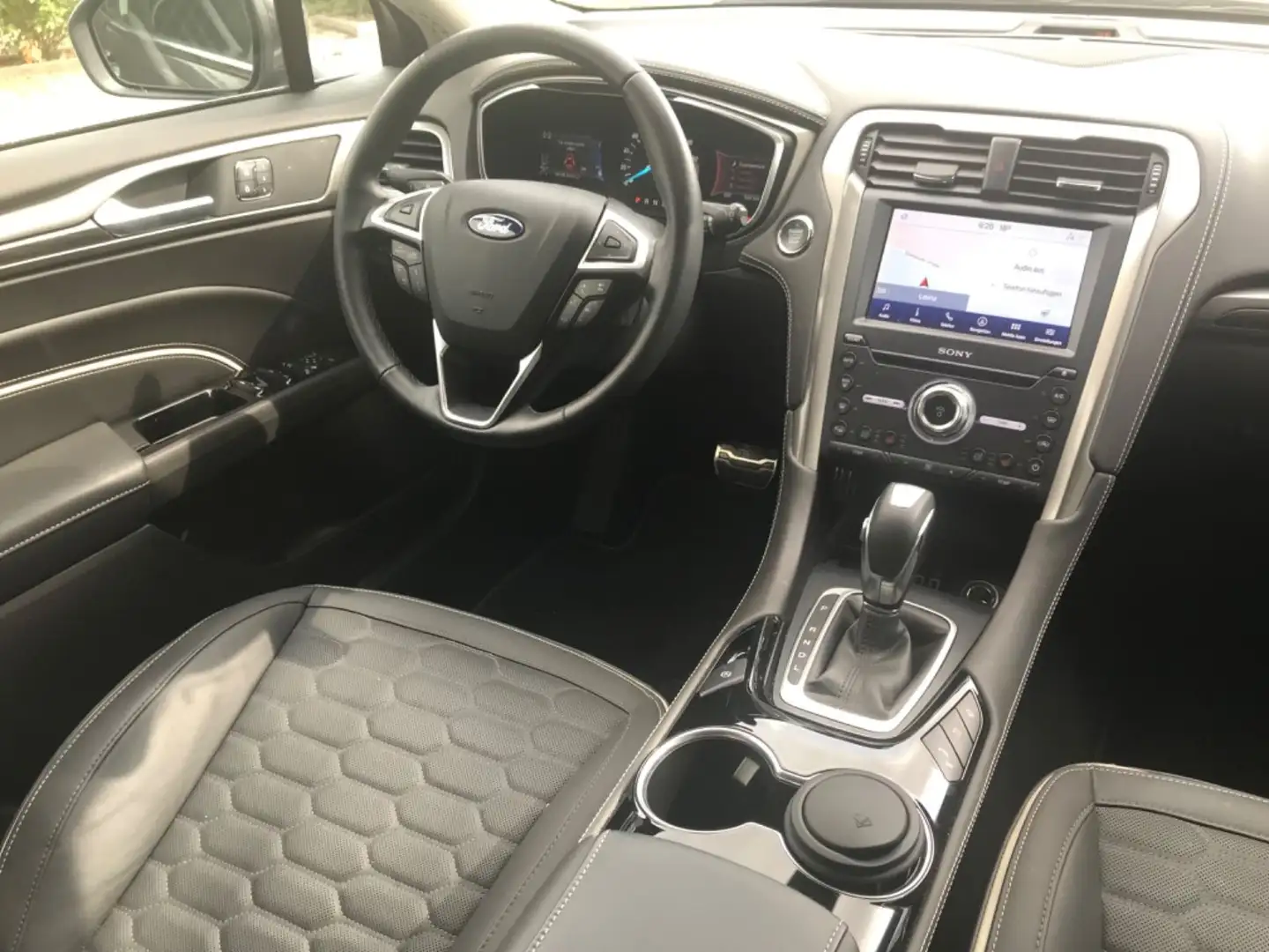 Ford Mondeo MHEV187 Kombi Vignale Sony/Leder/Navi/ACC Grau - 2