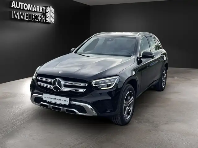 Mercedes-Benz GLC view 3