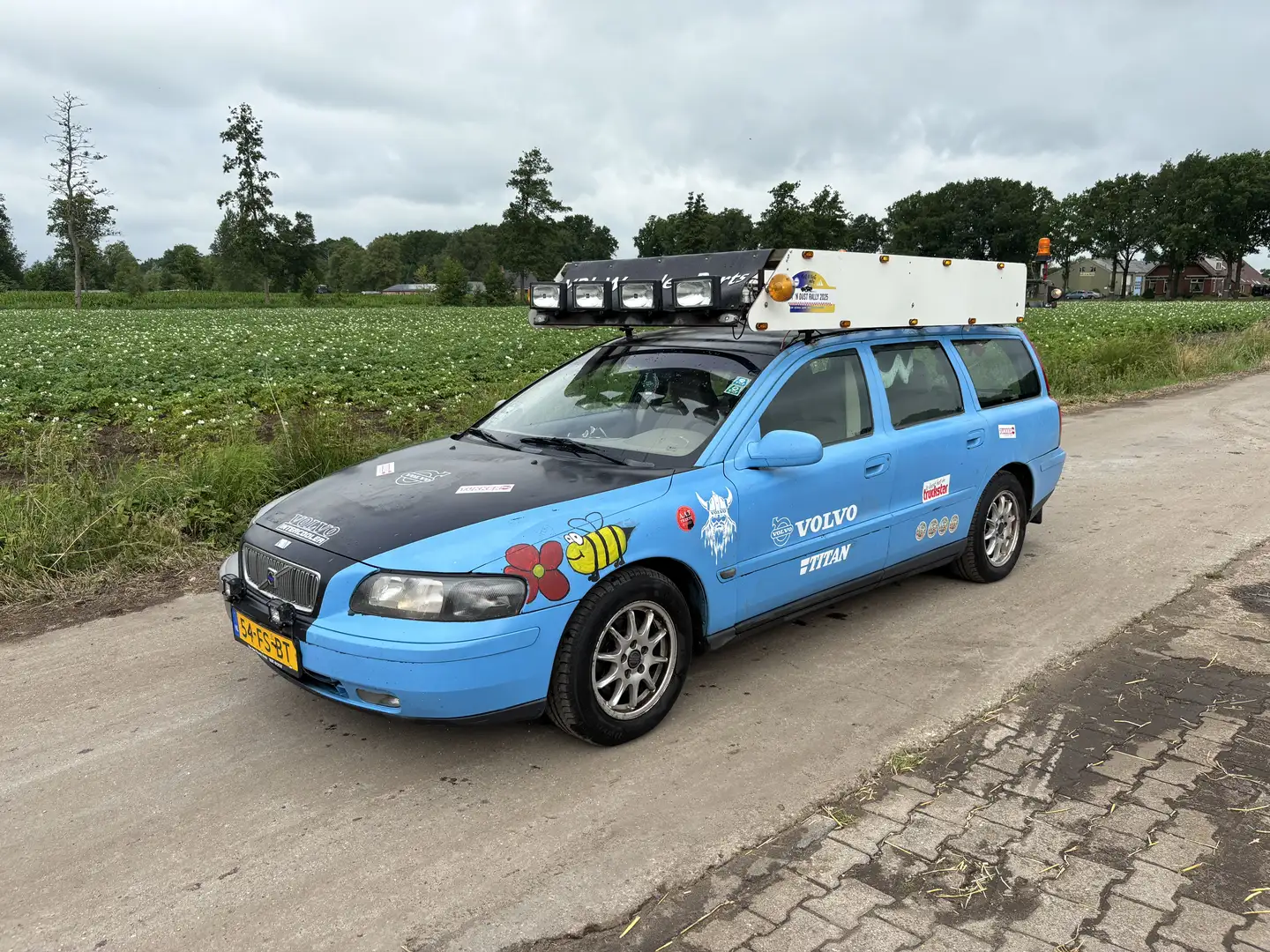 Volvo V70 2.4 Comfort Line Groen - 1