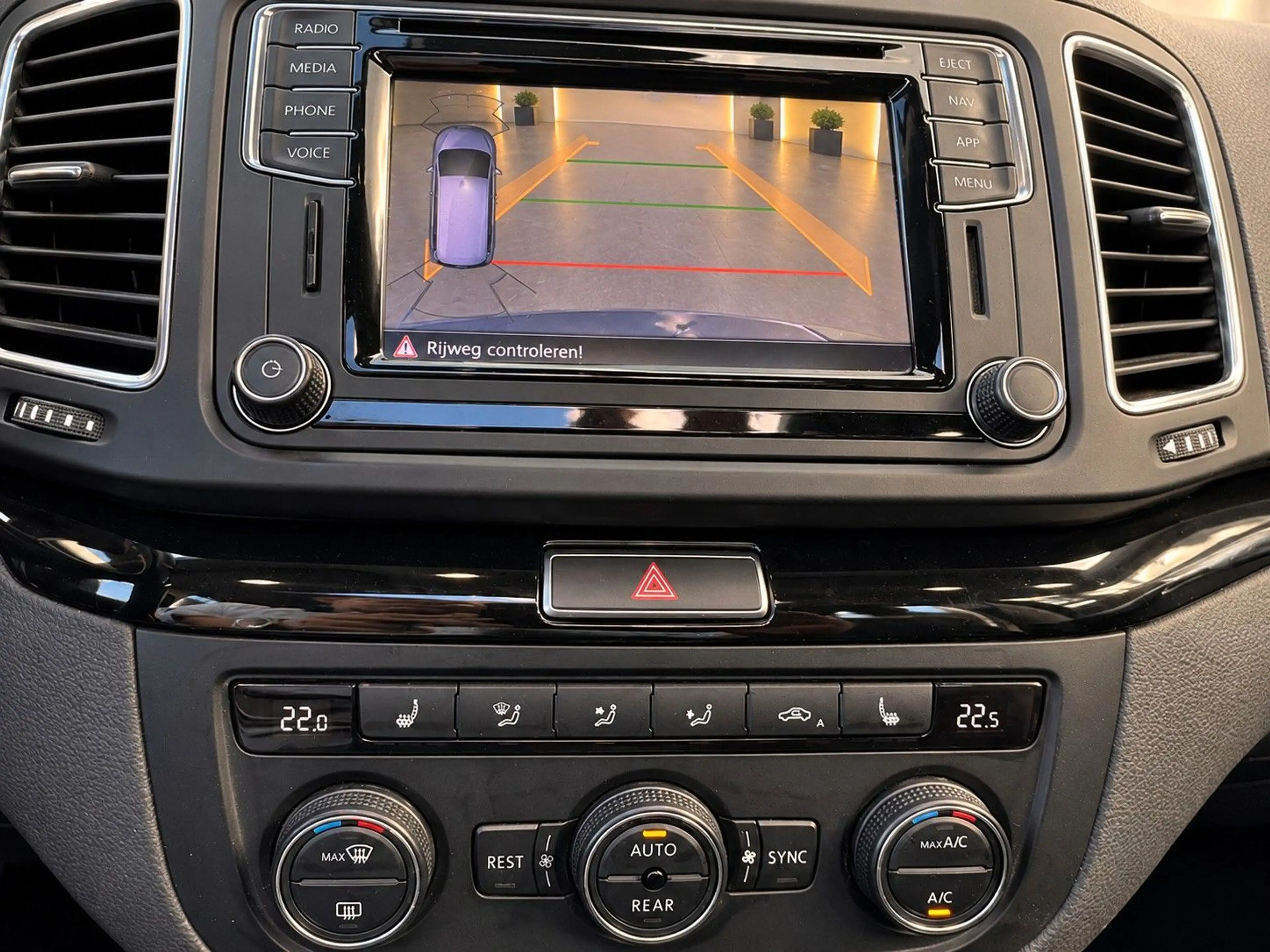 Volkswagen Sharan 2.0 TDI SCR Highline 7-Sitzer mit Panoram — photo 15