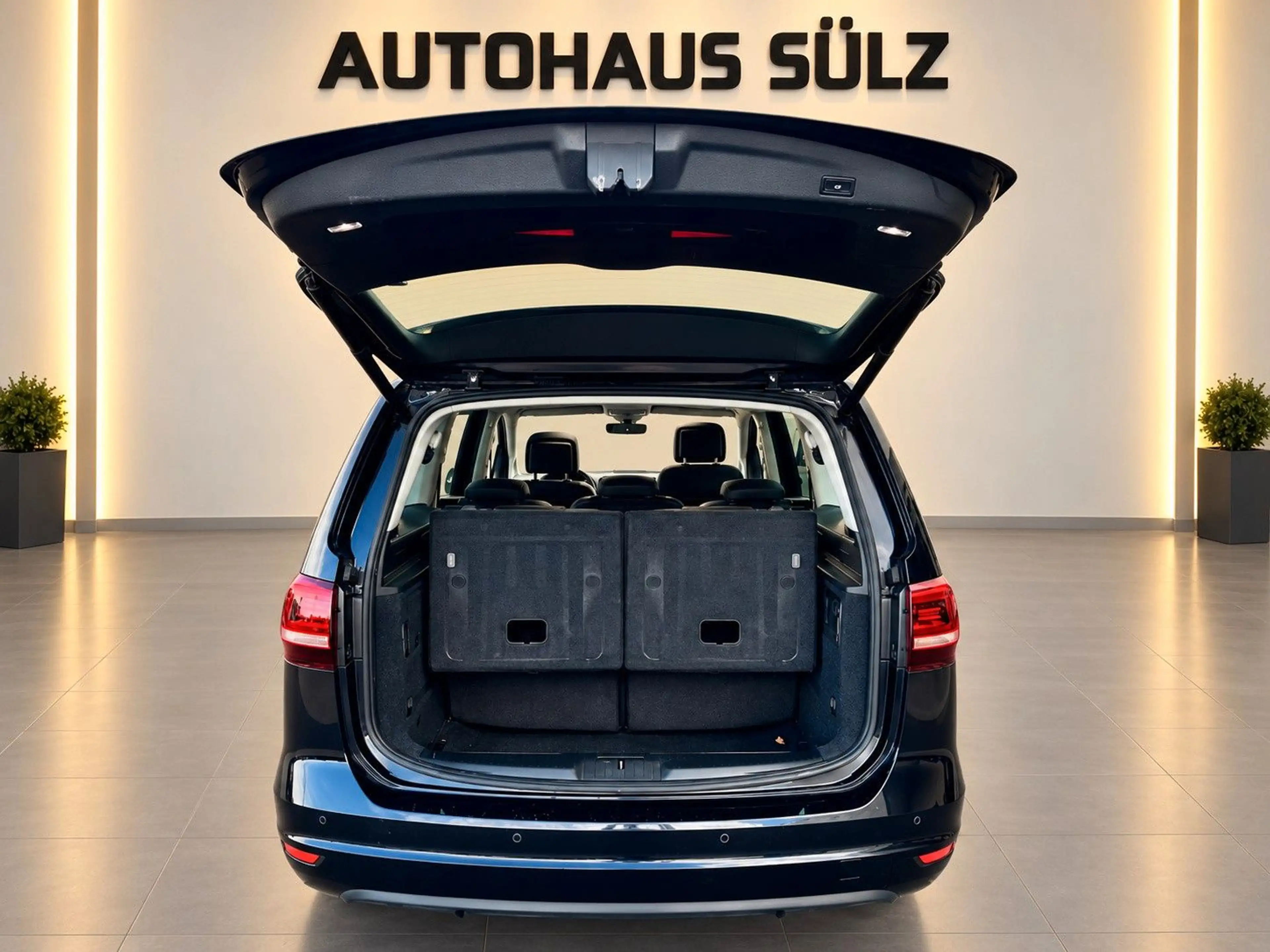 Volkswagen Sharan 2.0 TDI SCR Highline 7-Sitzer mit Panoram — photo 8
