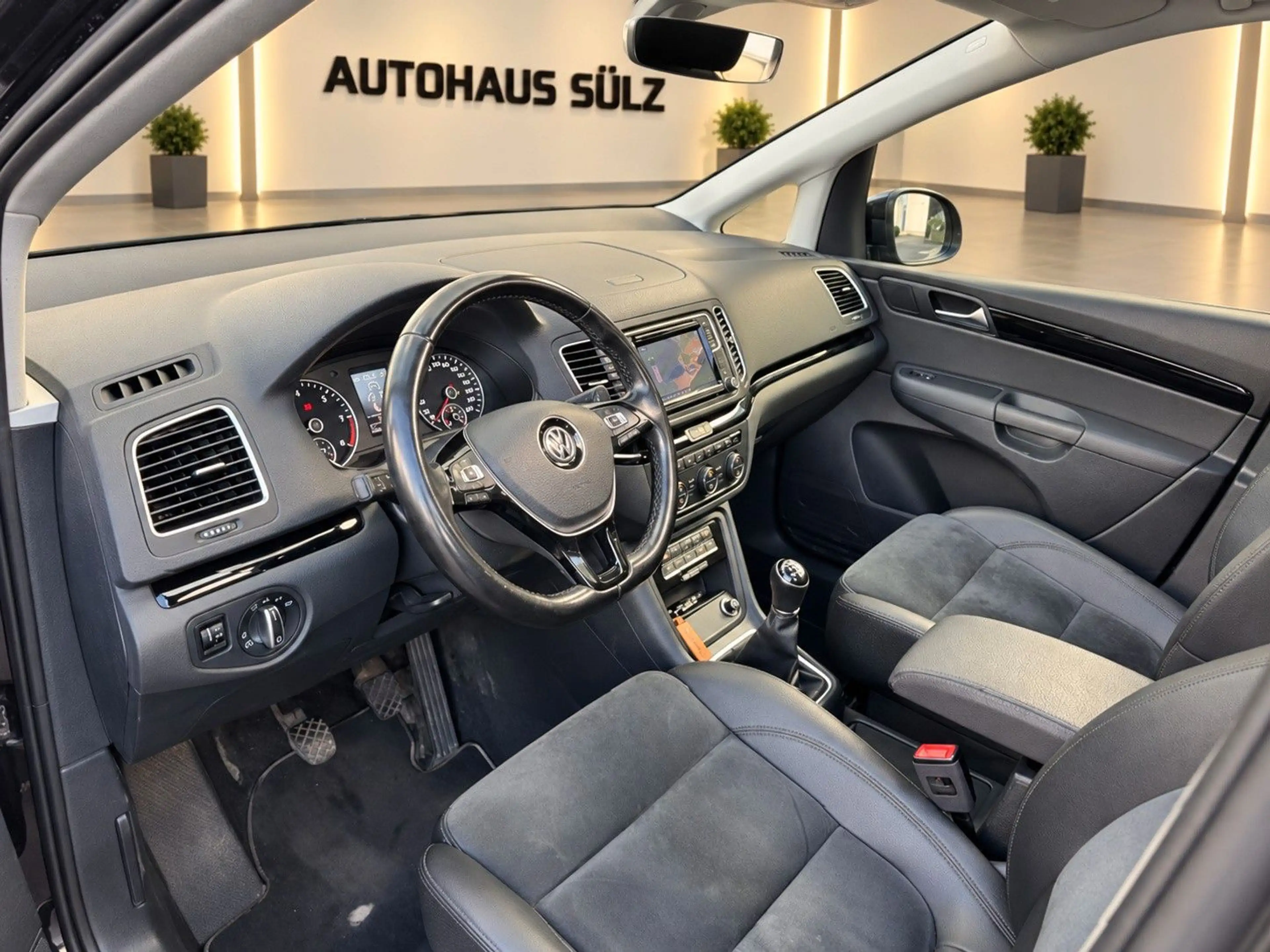 Volkswagen Sharan 2.0 TDI SCR Highline 7-Sitzer mit Panoram — photo 9