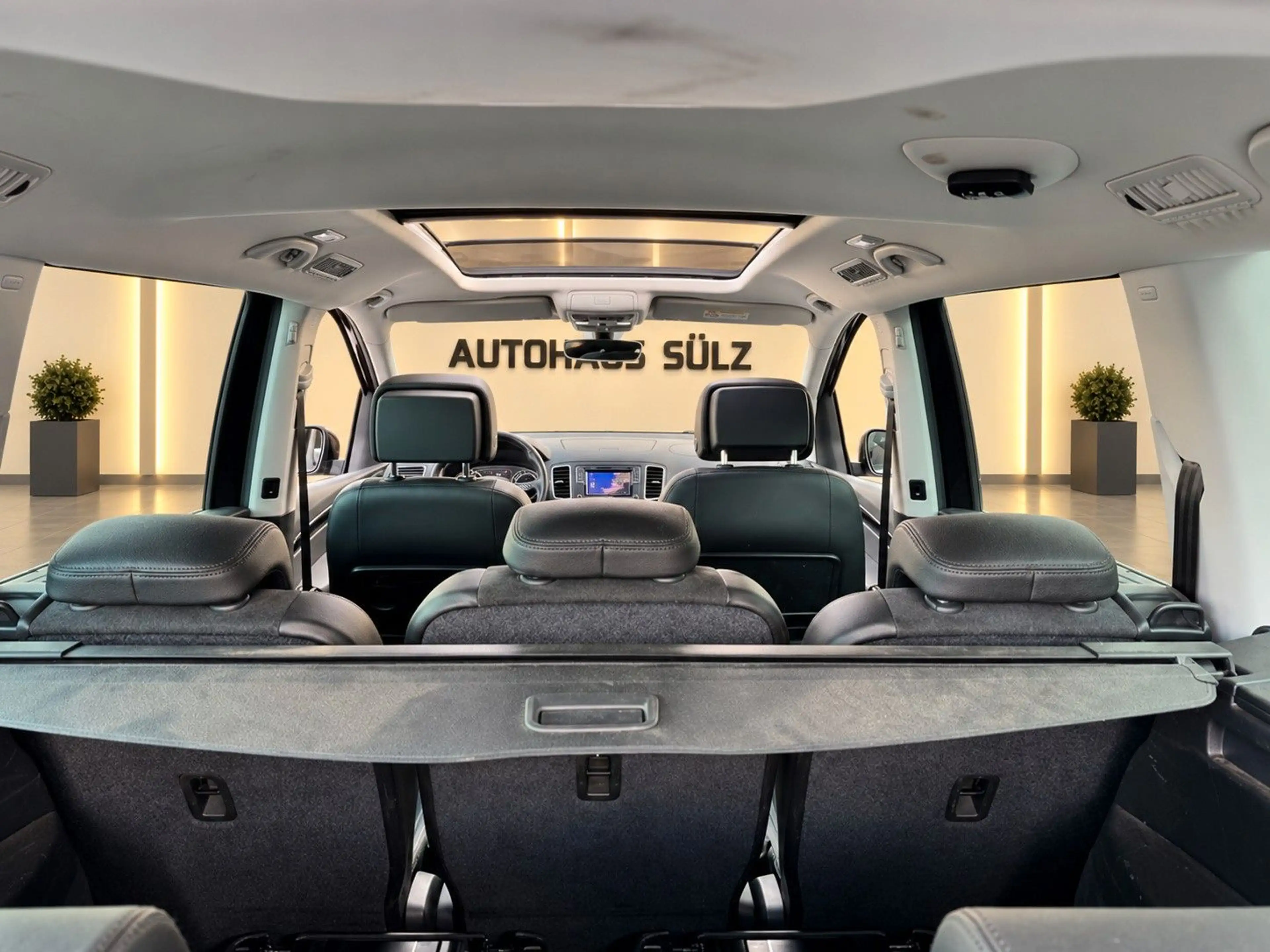 Volkswagen Sharan 2.0 TDI SCR Highline 7-Sitzer mit Panoram — photo 11
