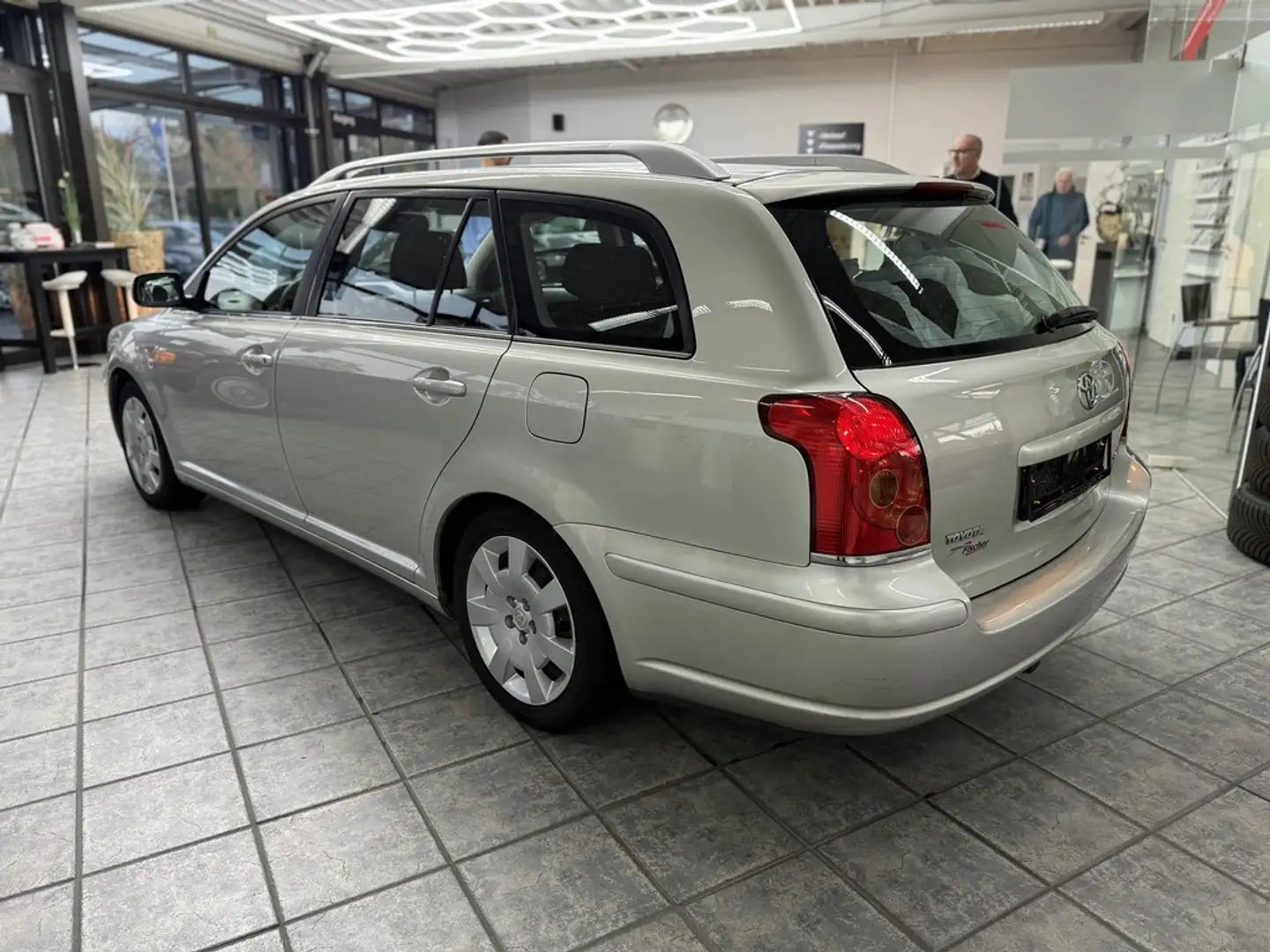 Toyota Avensis 1.8 Sol, 2.Hd., Autom., Klimaautom., AHK Grau - 2