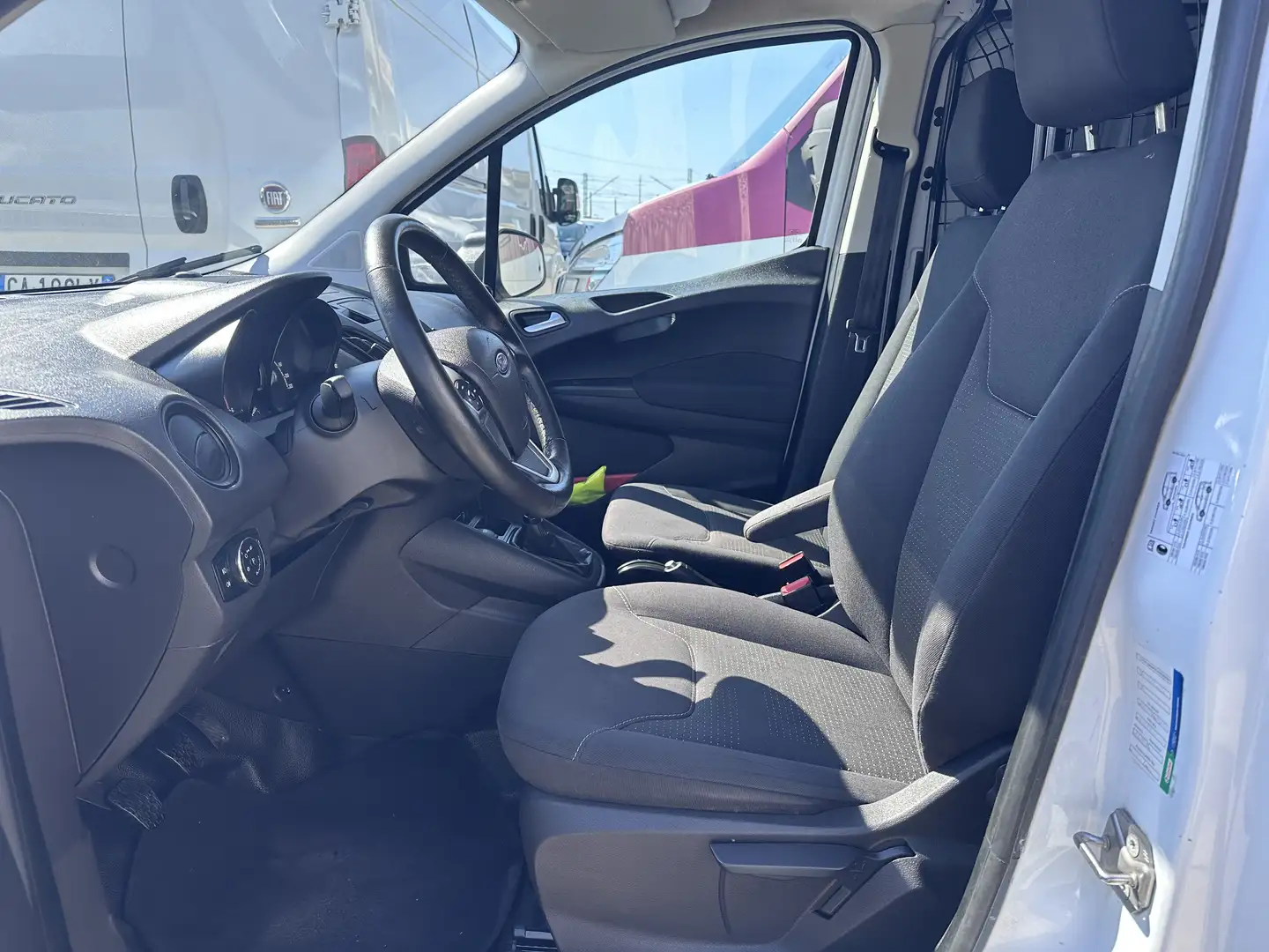 Ford Courier Trend 1.5 Tdci 75 Cv Weiß - 2