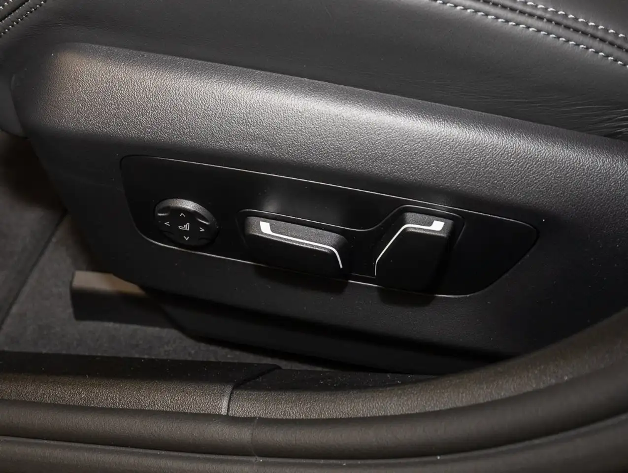 BMW M5 Limousine 0,5% VERSTEUERUNG + Ultimate Package 13