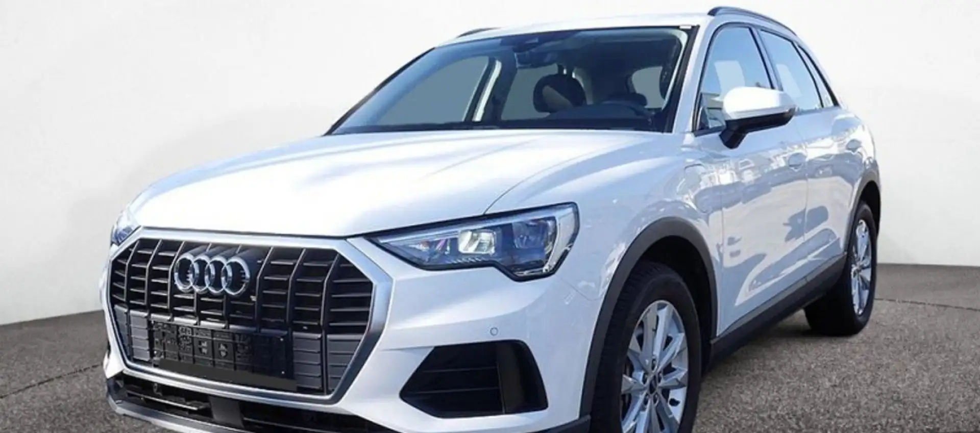 Audi Q3 45 TFSI e S tronic Bianco - 2