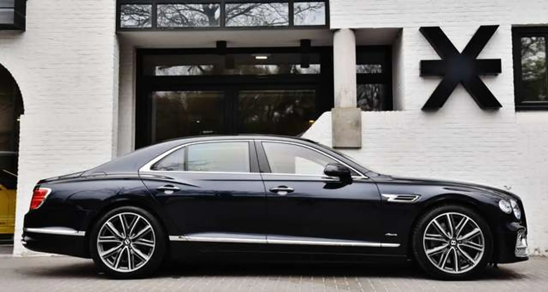 Bentley Flying Spur Flying Spur 2023 블랙 사진 3