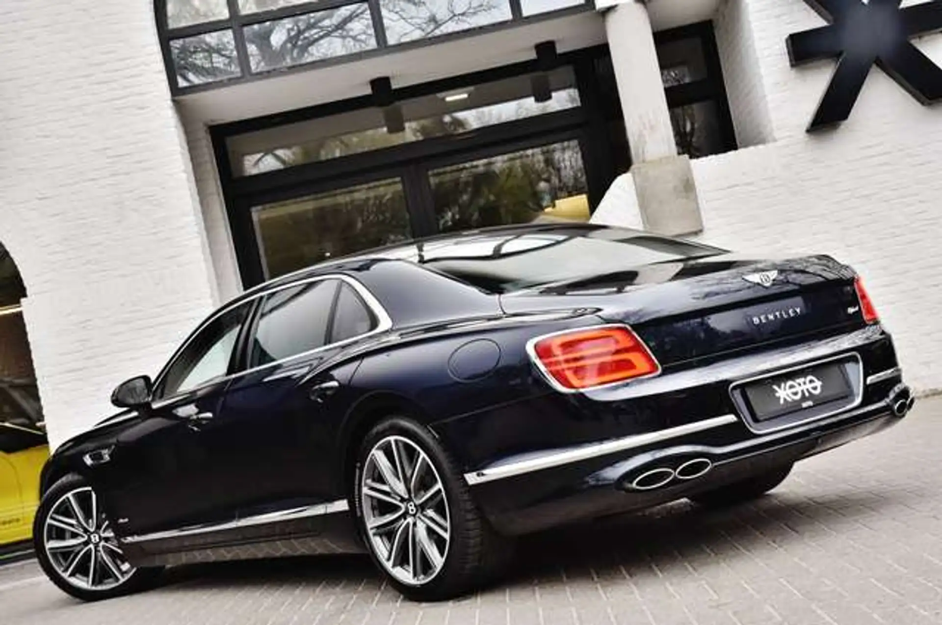 Bentley Flying Spur Flying Spur 2023 블랙 사진 6