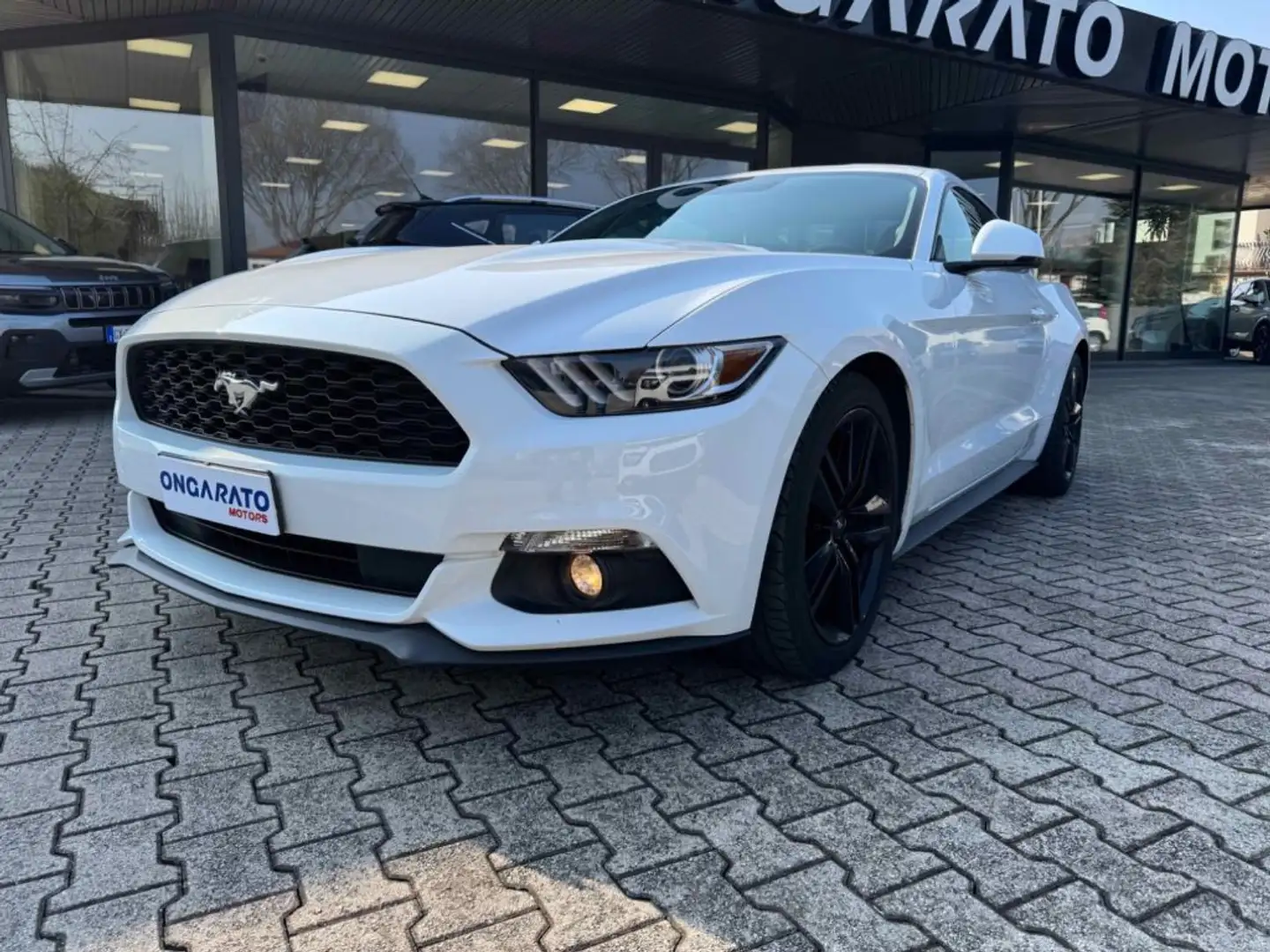 Ford Mustang Fastback 2.3 EcoBoost aut. Weiß - 2