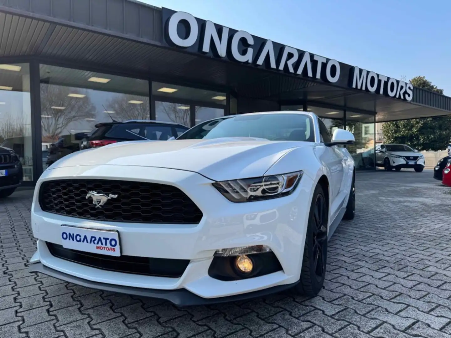 Ford Mustang Fastback 2.3 EcoBoost aut. Weiß - 1