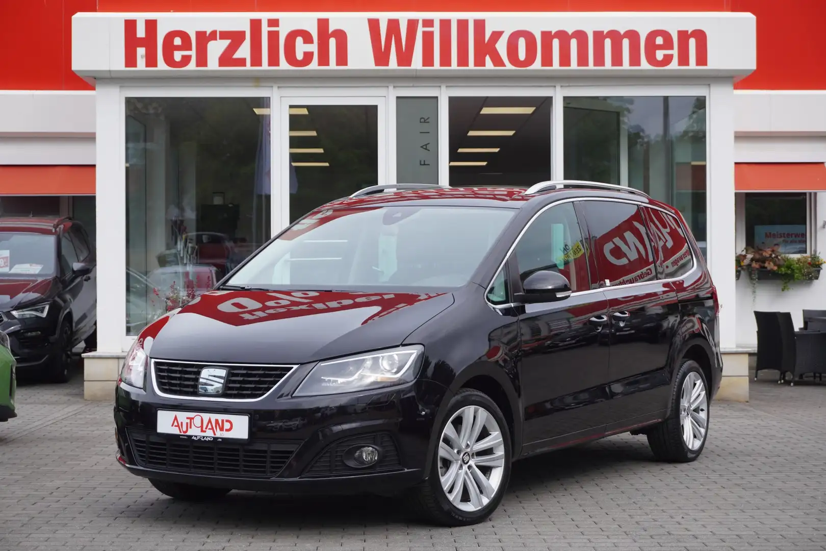 SEAT Alhambra 2.0 TDI DSG Xcellence Bi-Xenon Navi DCC Zwart - 2
