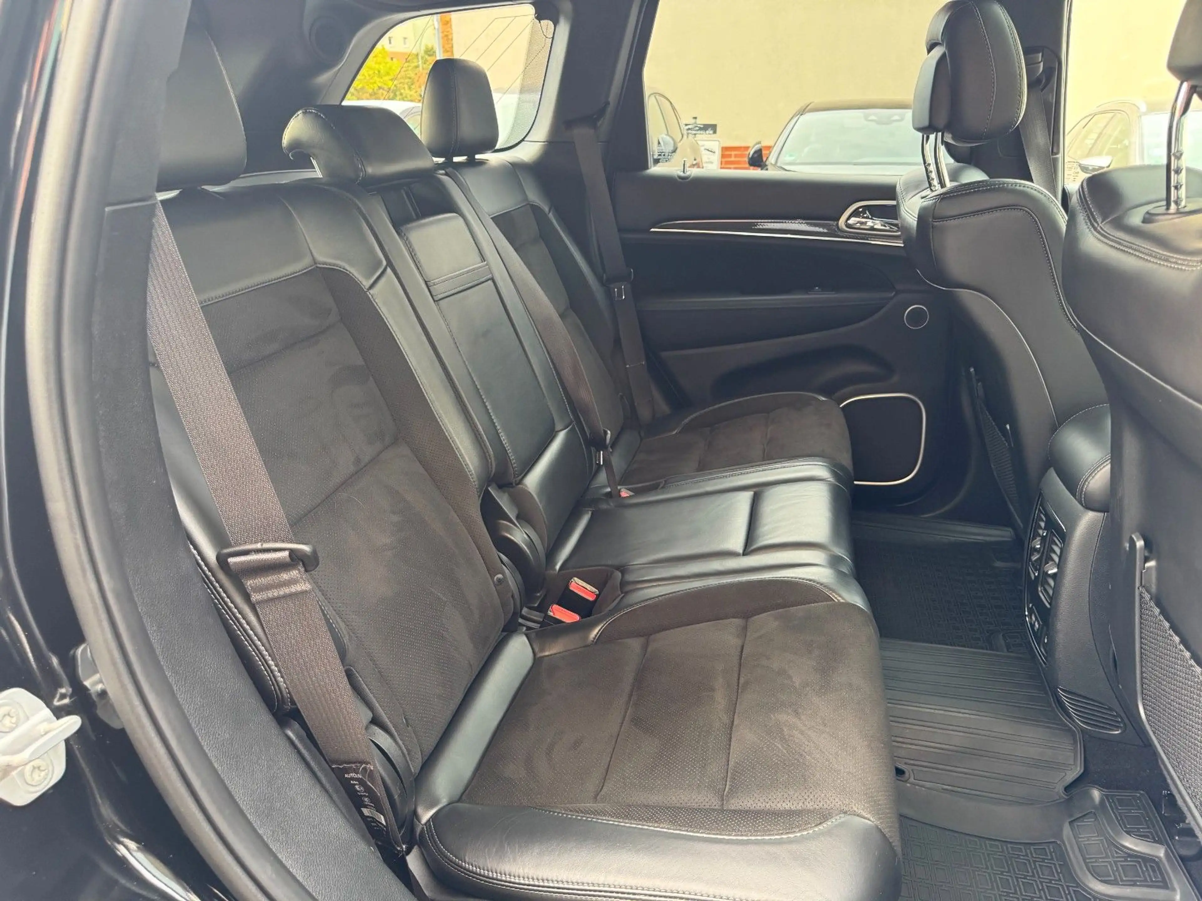Jeep Grand Cherokee 6.4 V8 HEMI SRT — photo 12