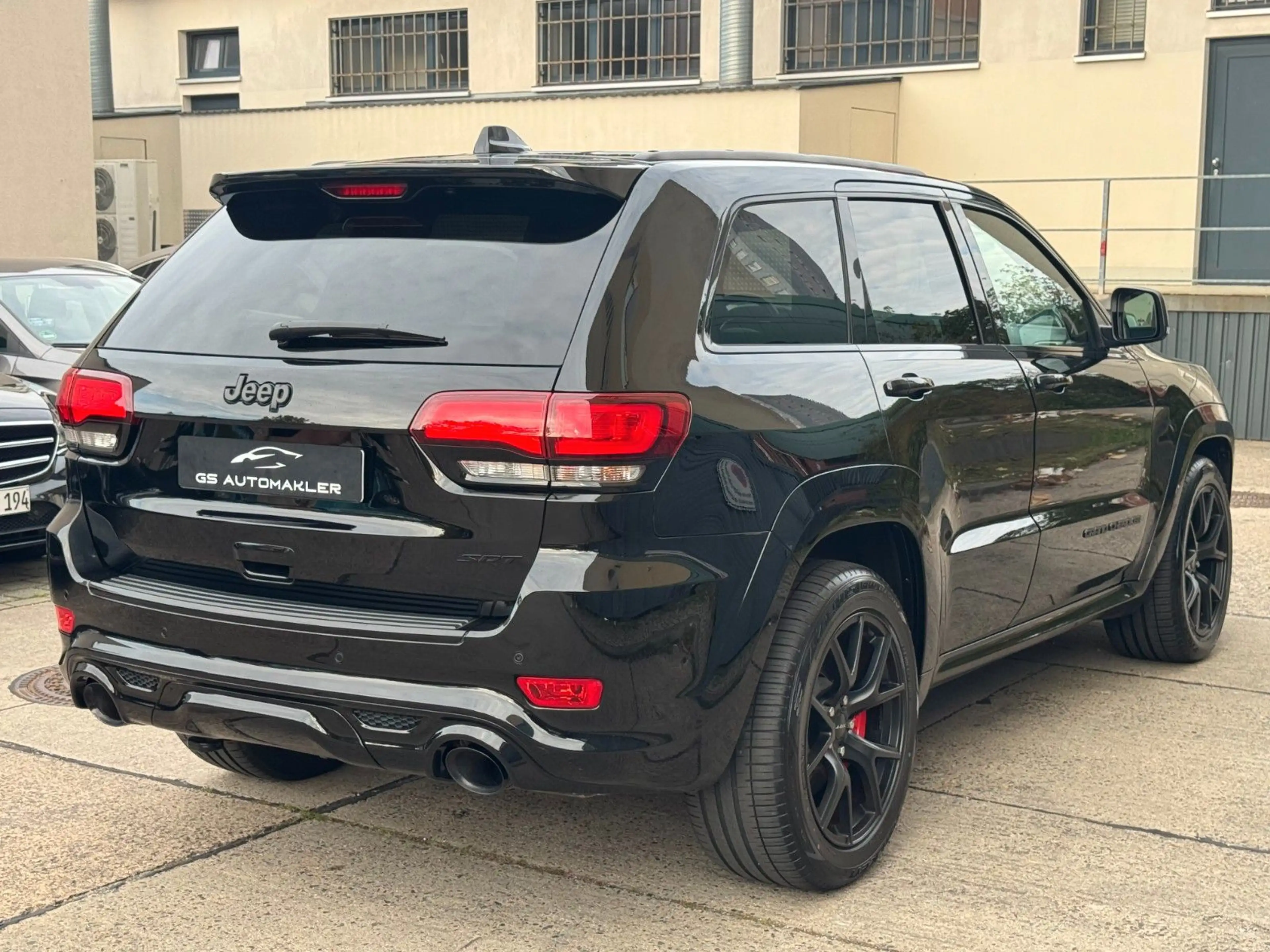 Jeep Grand Cherokee 6.4 V8 HEMI SRT — photo 5