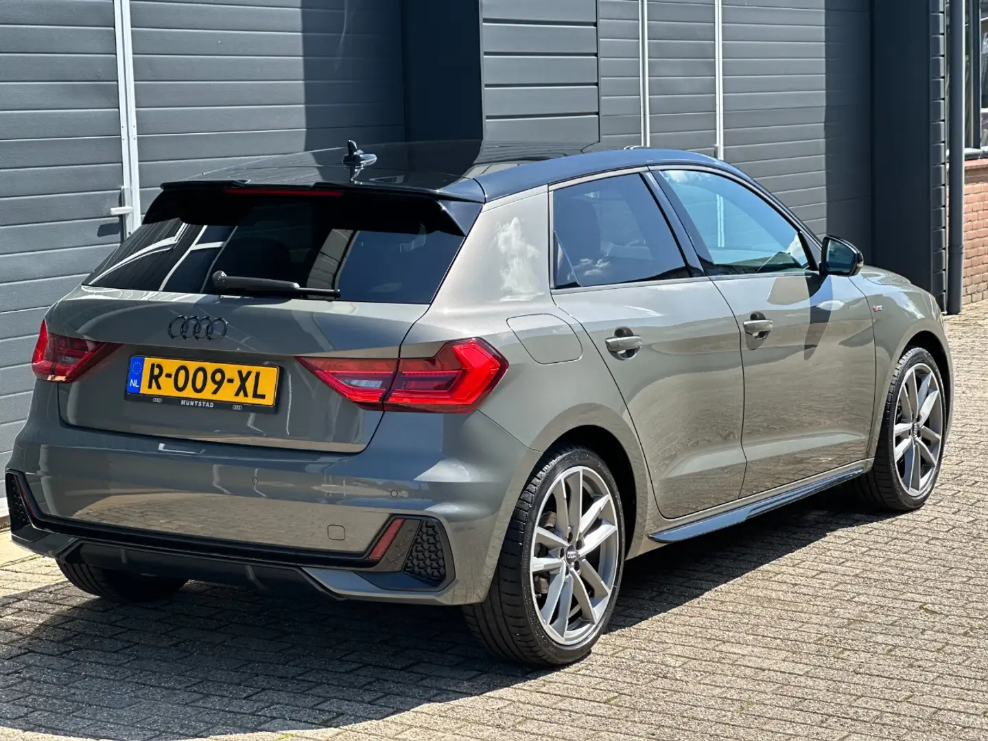 Audi A1 SPORTBACK 35 TFSI/LED/DIGI/AUT Grau - 2