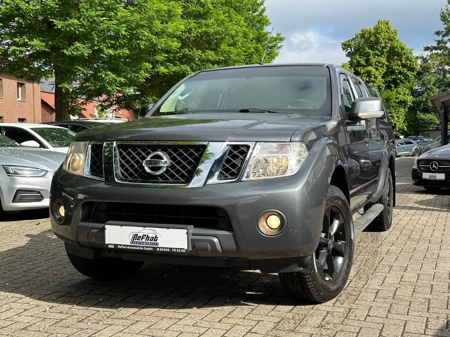 Nissan Navara Pickup Double Cab SE 4X4 5-Sitzer Modrá - 1