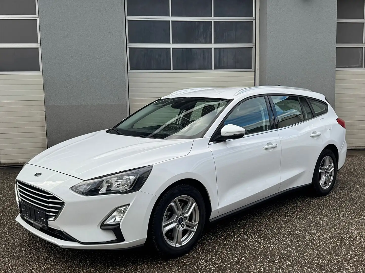 Ford Focus Traveller 1,5 EcoBlue Cool & Connect Blanc - 1