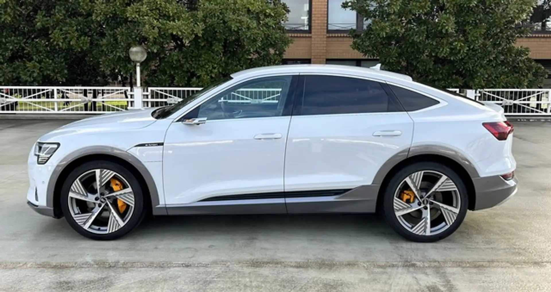 Audi e-tron Sportback 55 quattro Individual NP: 126T¤ Weiß - 2