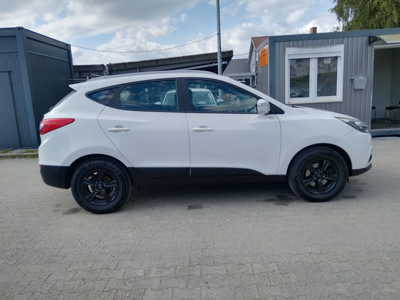 Hyundai iX35 FIFA World Cup Edition 2WD+T.LEDER+SHZ+PDC — photo 4