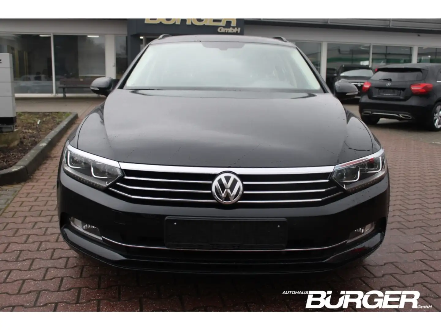 Volkswagen Passat Variant Comfortline Navi AHK SitzHZG PDC v+h Massa Schwarz - 2