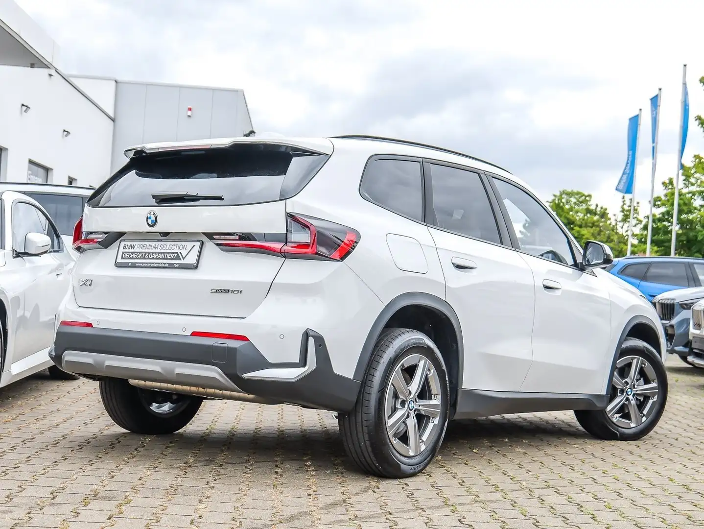 BMW X1 sDrive18i 18" LM Widscreen PDC DAB Shadow-Line Wit - 2
