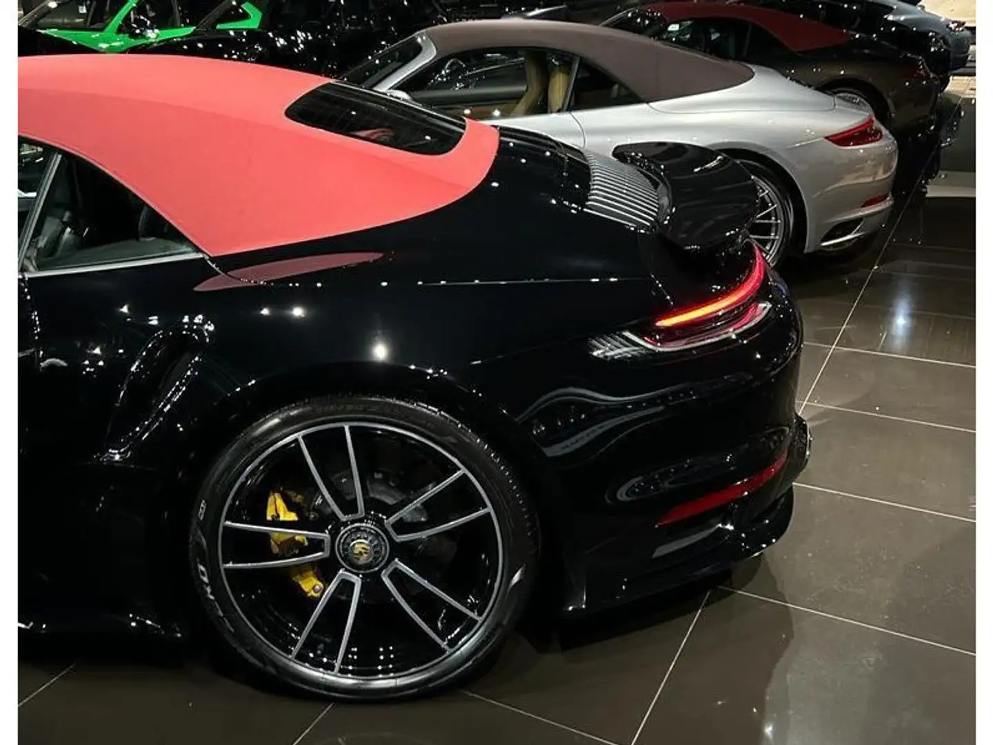 Porsche 992 911 Turbo S Cabriolet full options 650CH - 2