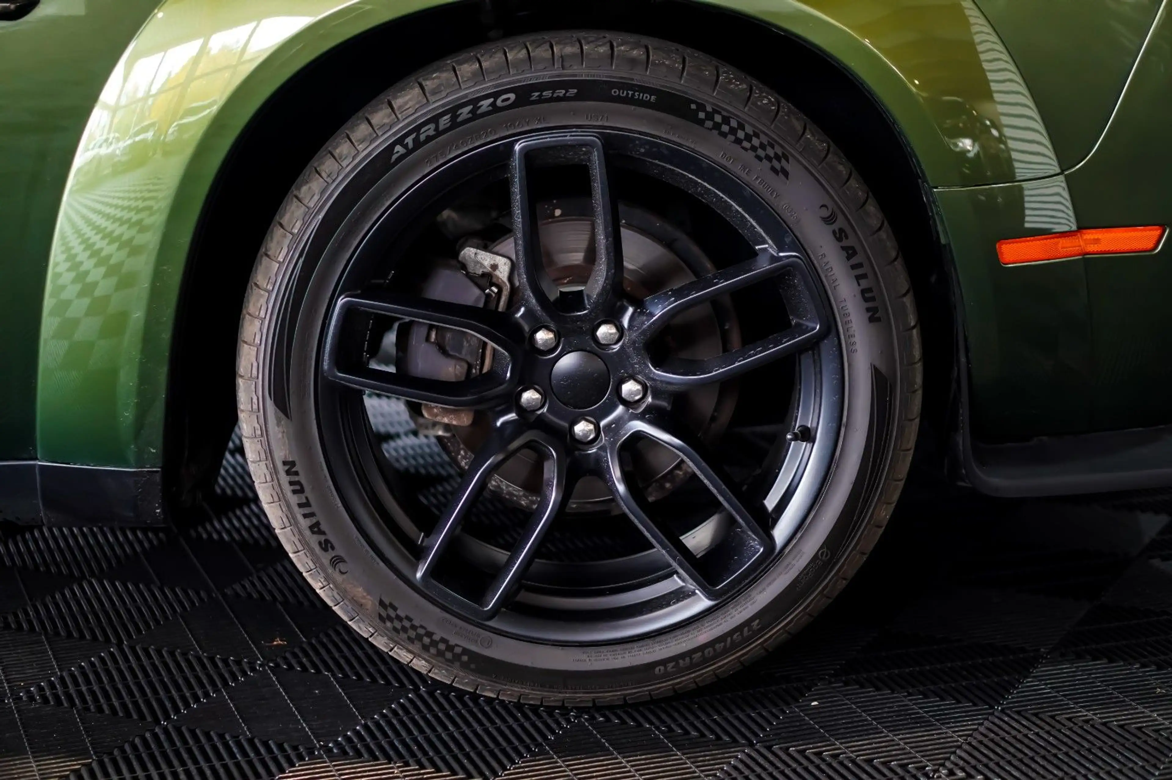 Dodge Challenger 3.6L SXT /RFK/CARPLAY/WIDEBODY — photo 5