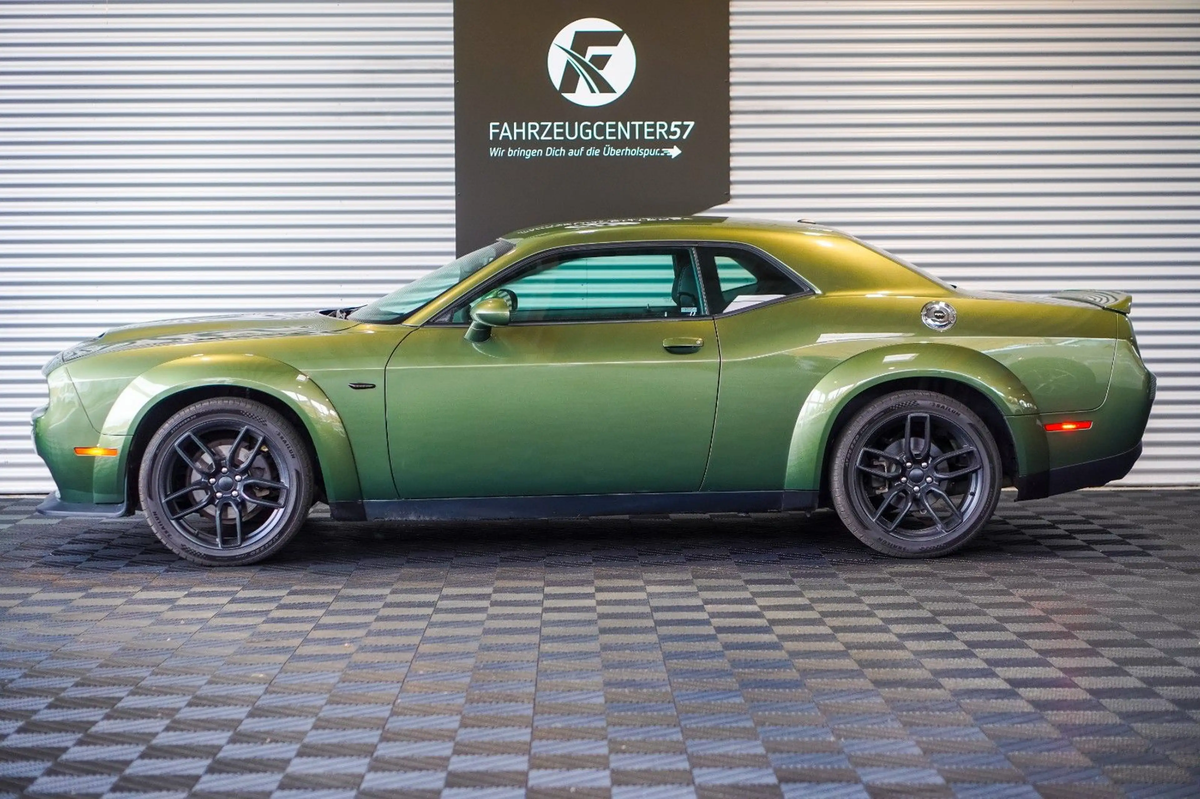 Dodge Challenger 3.6L SXT /RFK/CARPLAY/WIDEBODY — photo 4