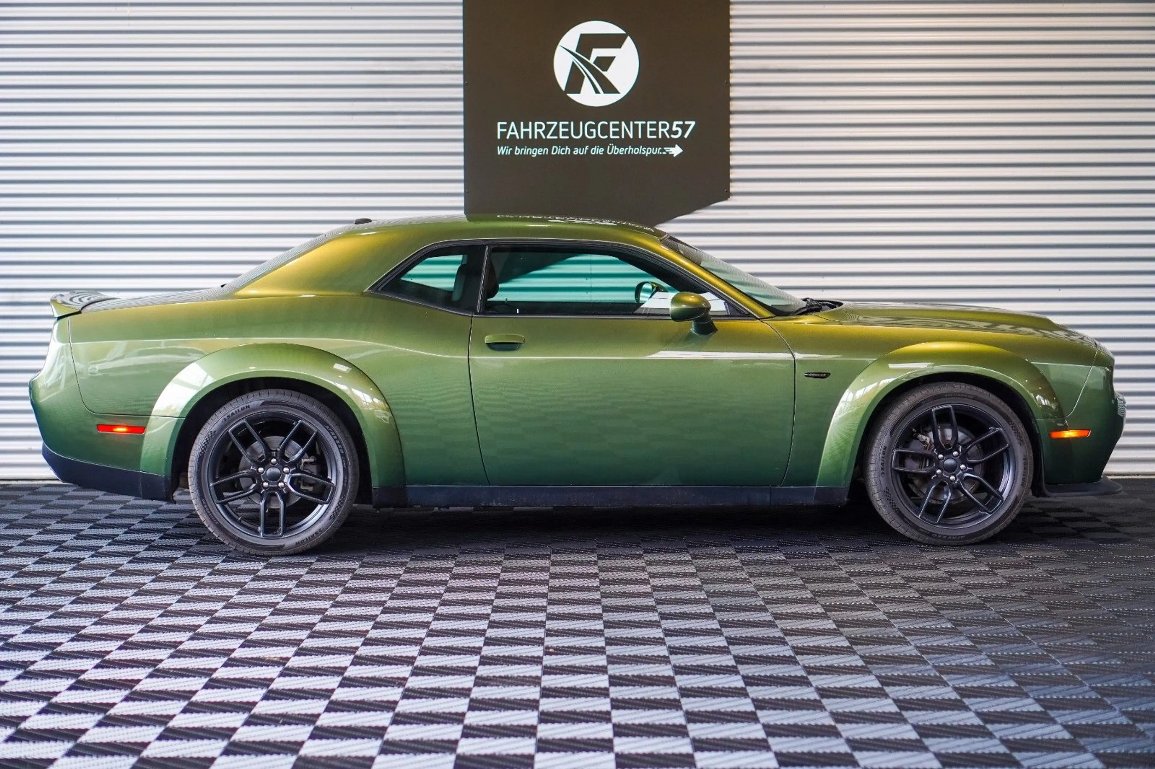 Dodge Challenger 3.6L SXT /RFK/CARPLAY/WIDEBODY — photo 6