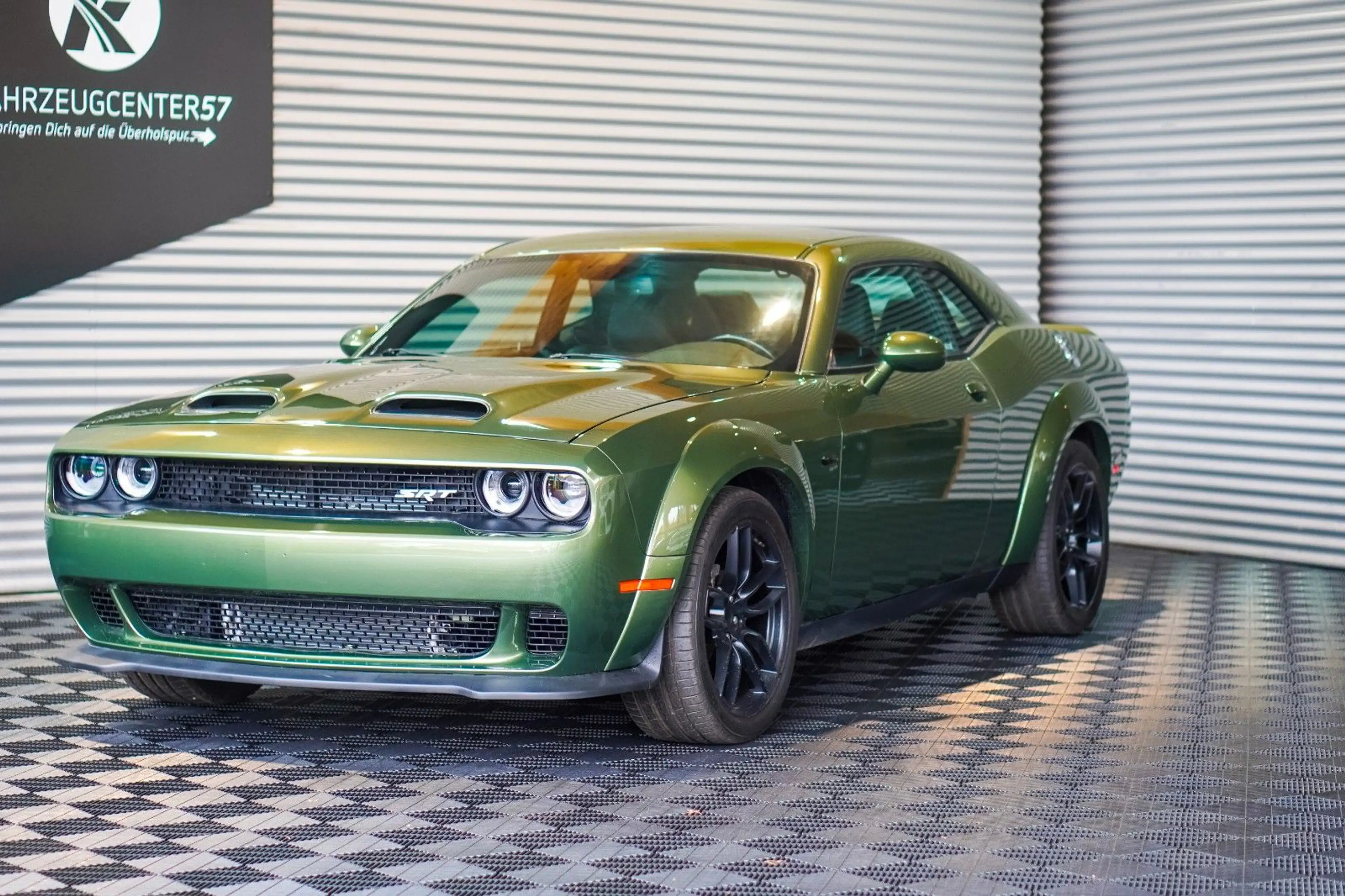 Dodge Challenger 3.6L SXT /RFK/CARPLAY/WIDEBODY — photo 2