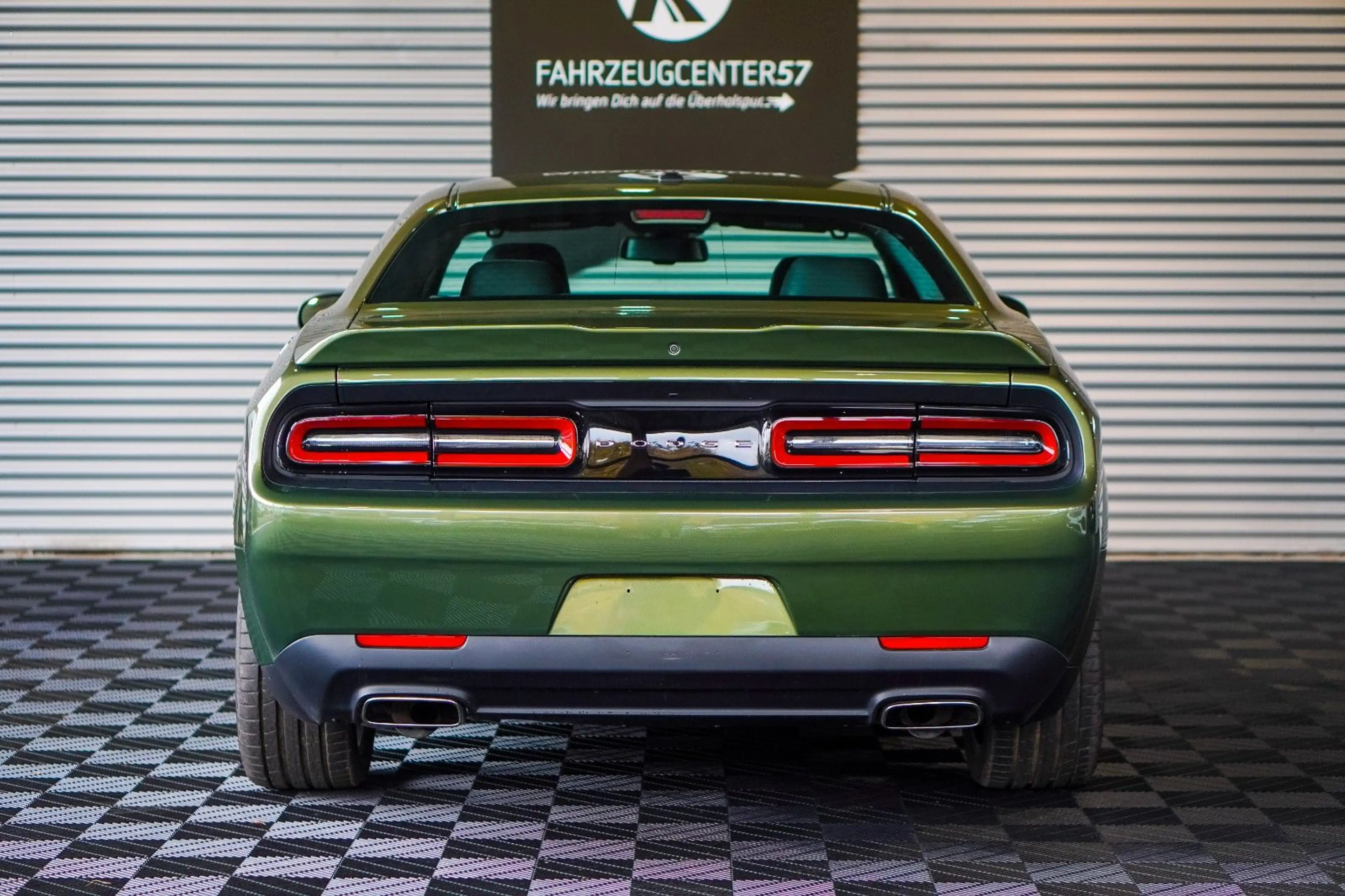 Dodge Challenger 3.6L SXT /RFK/CARPLAY/WIDEBODY — photo 9