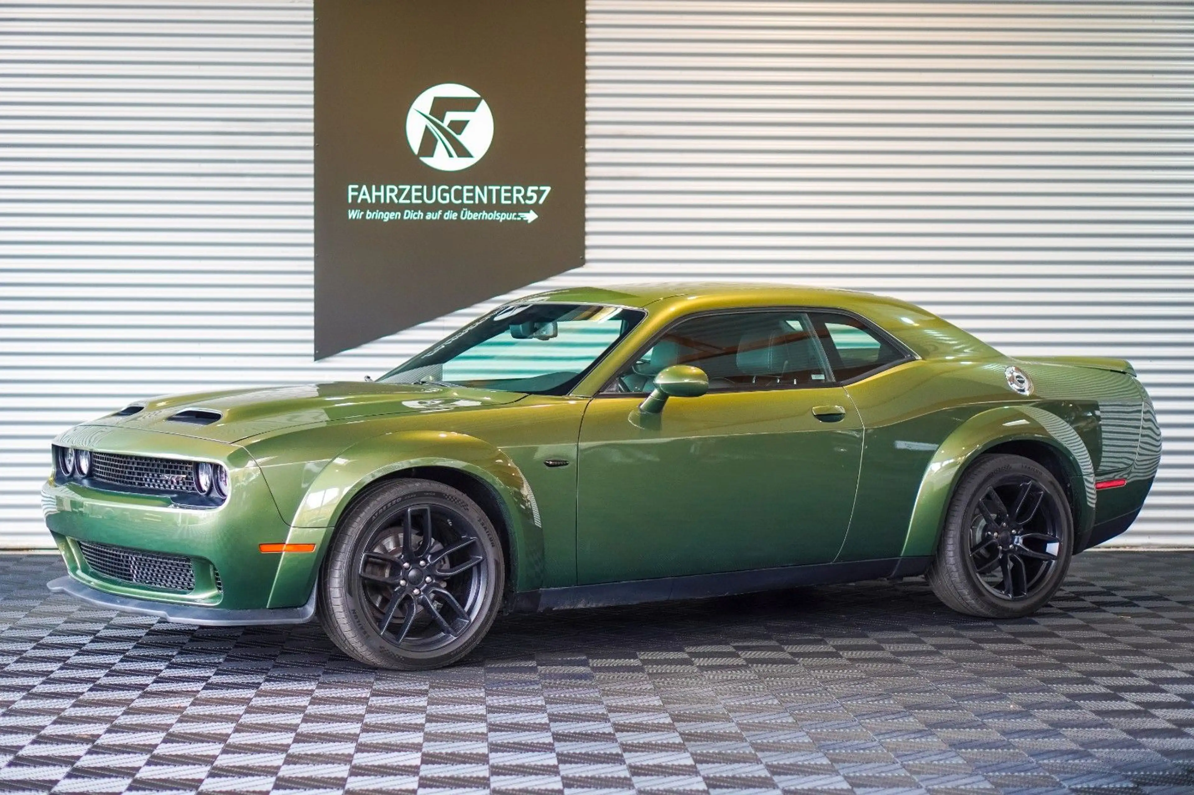 Dodge Challenger 3.6L SXT /RFK/CARPLAY/WIDEBODY — photo 3