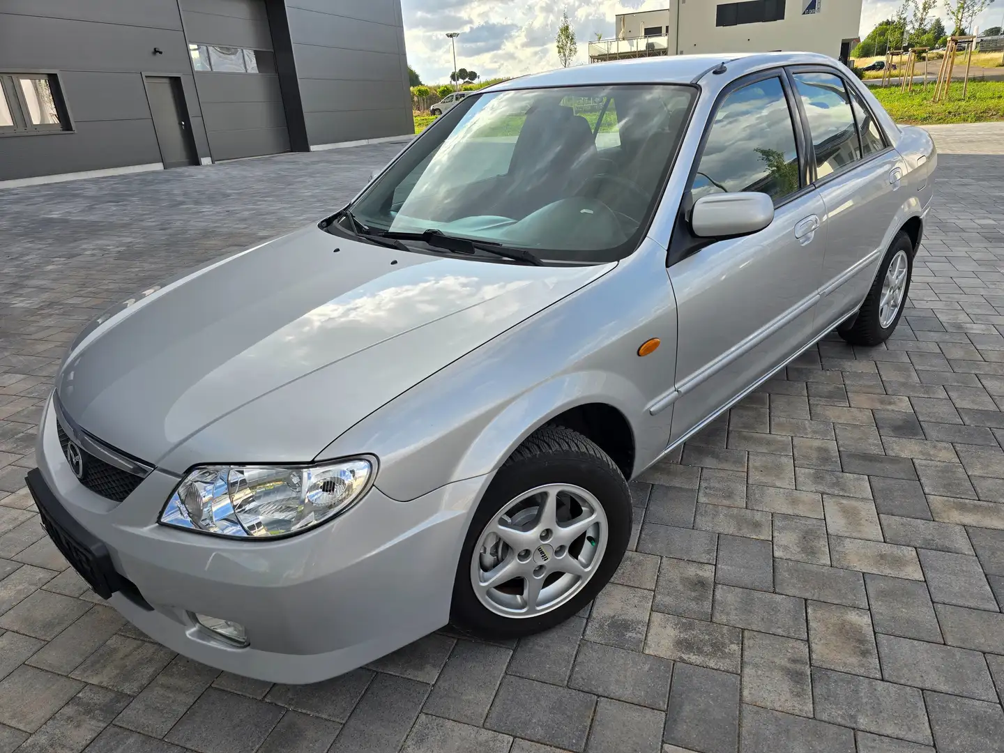 Mazda 323 1.6 S Dynamic Серебристый - 1