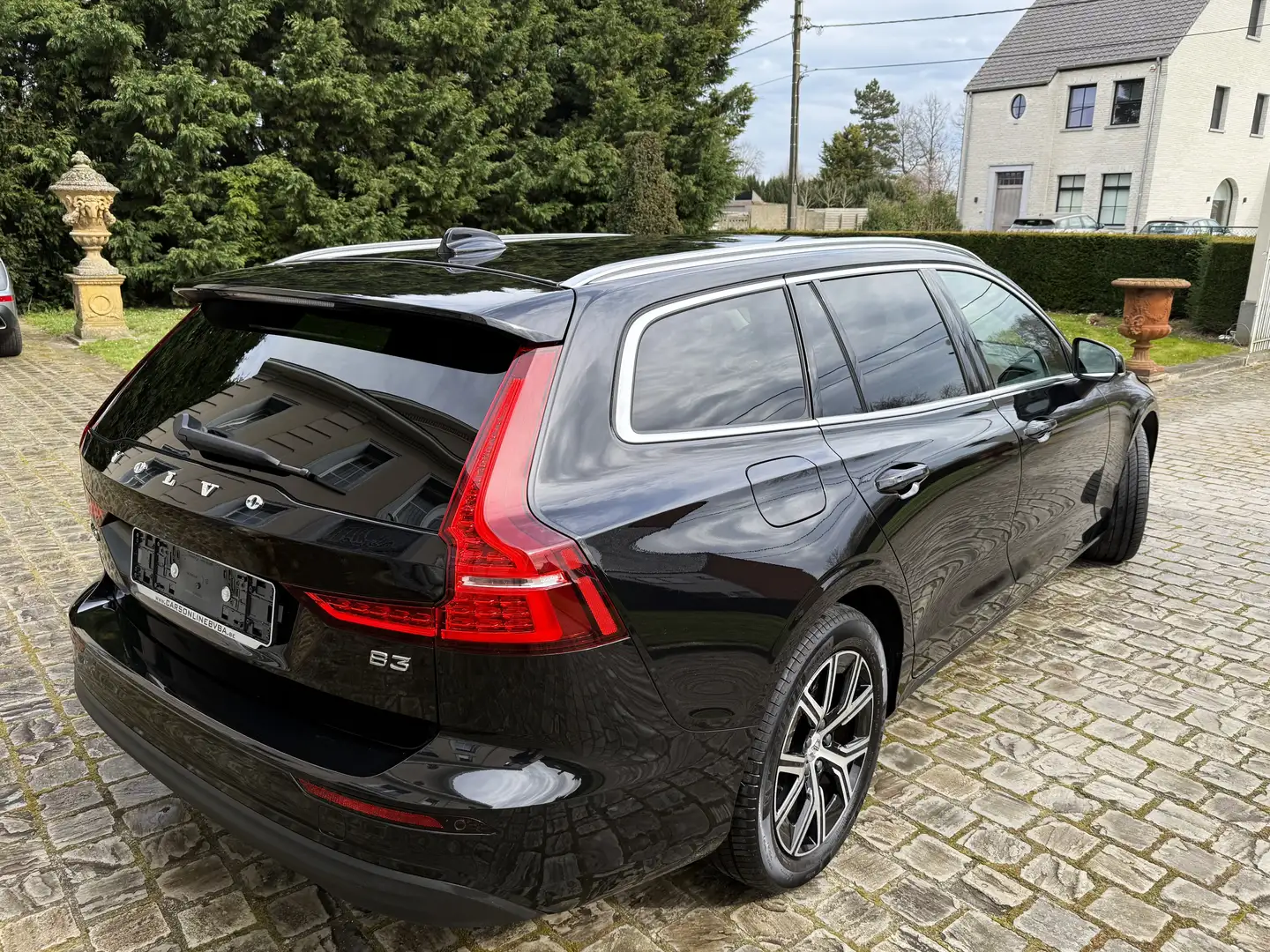 Volvo V60 2.0 B3 MHE Core Verwarmd Leder, Camera, Garantie! Zwart - 2