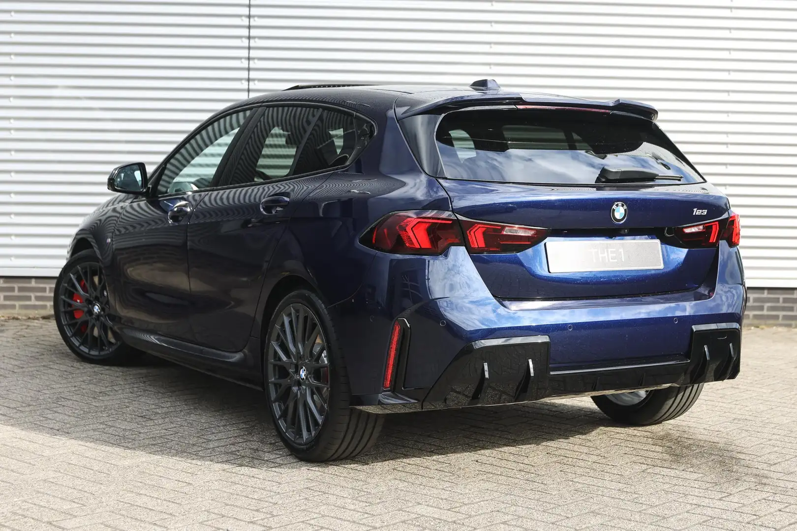 BMW 123 1 Serie xDrive High Executive M Sport Automaat / P Modrá - 2