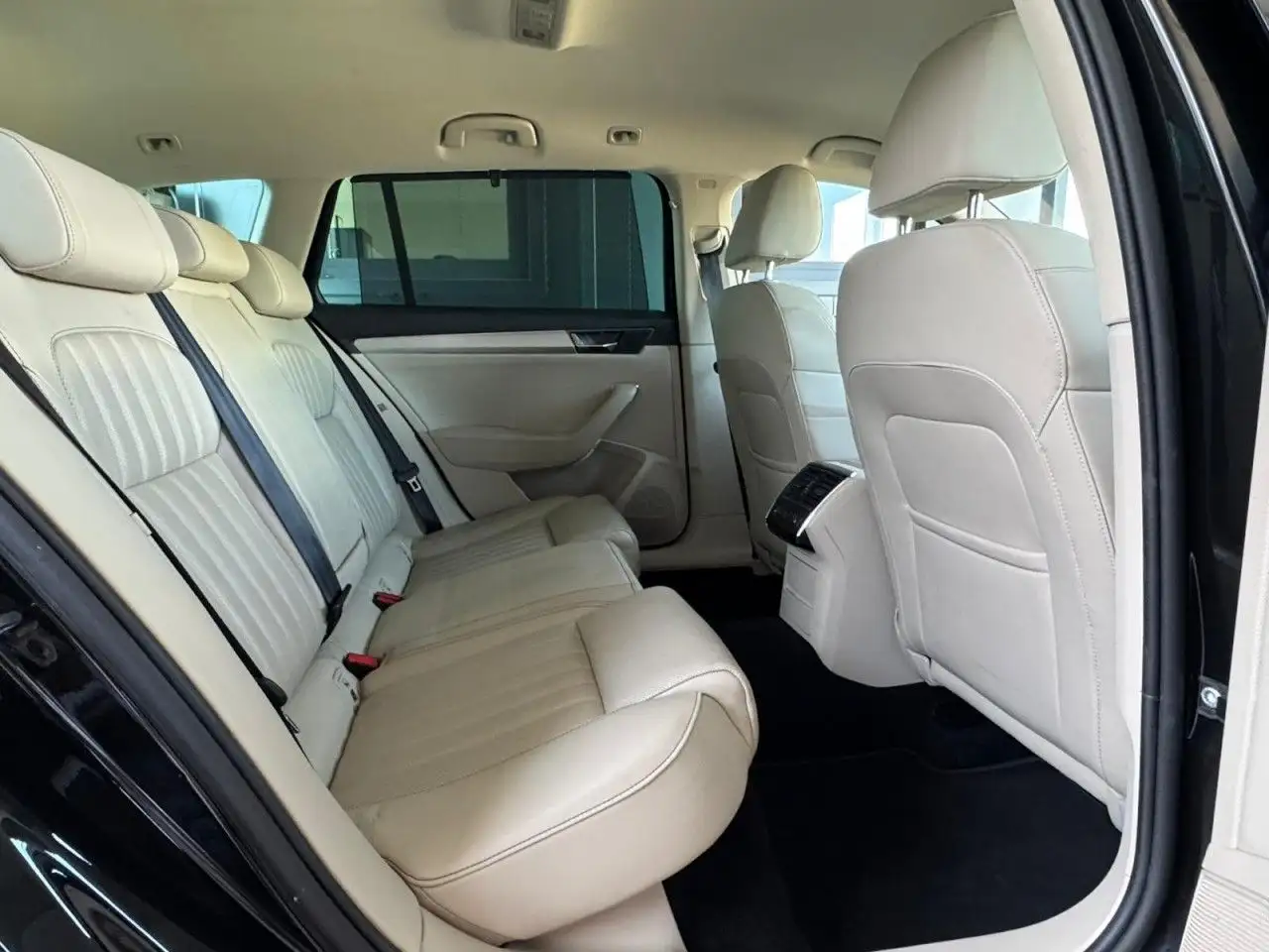 Skoda Superb 2.0 TDI DSG,4x4,L&K,STANDH,SITZKL.MATRIX, миниатюра 8