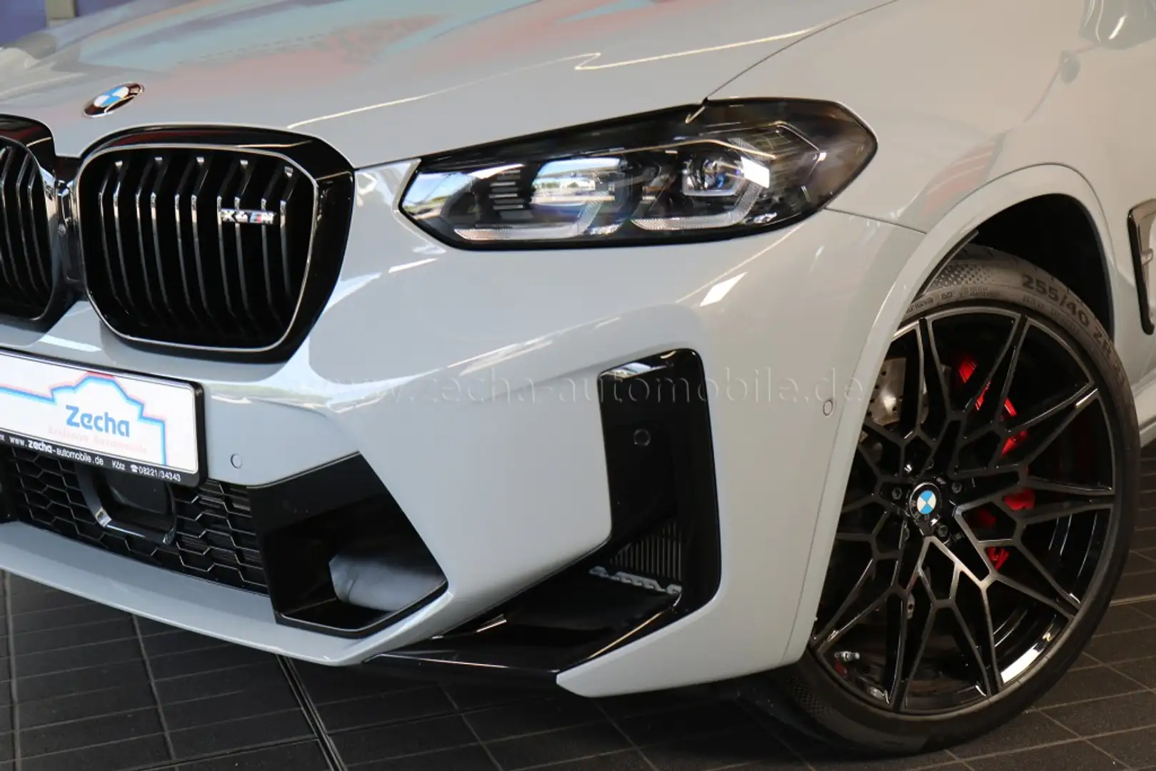 BMW X4 M M-DriverPack.Panod.Sitzlüft.360° DrivProf Grijs - 2