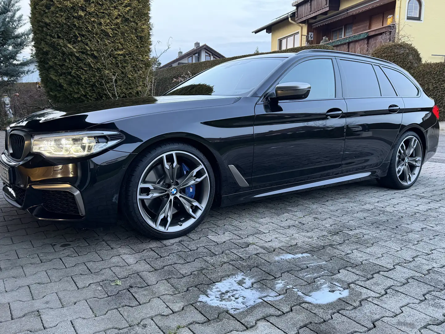 BMW M550 dT xDrive Voll Garantie MwSt AHK ACC Pano Night Vi Schwarz - 2