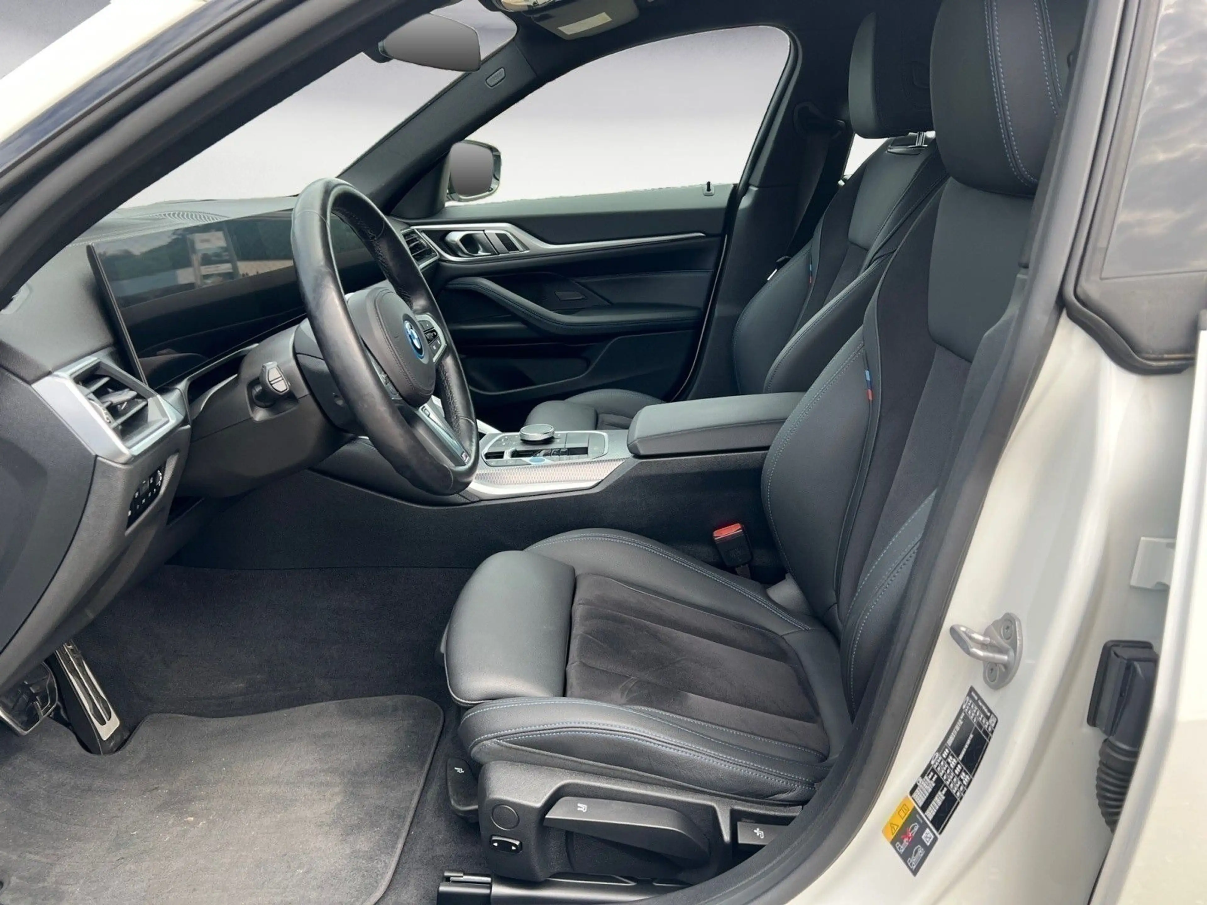 BMW i4 eDrive40 M Sportpaket Navi Tempom.aktiv Sitzh — photo 13