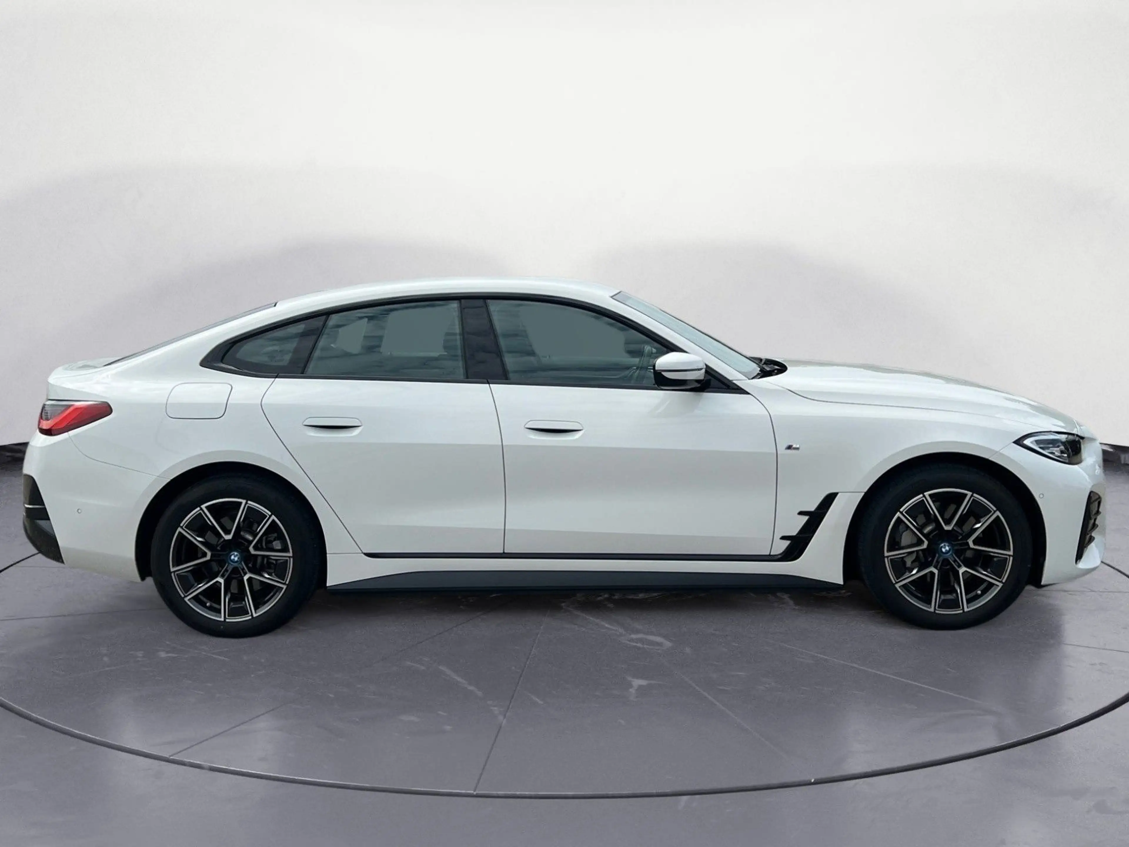 BMW i4 eDrive40 M Sportpaket Navi Tempom.aktiv Sitzh — photo 8
